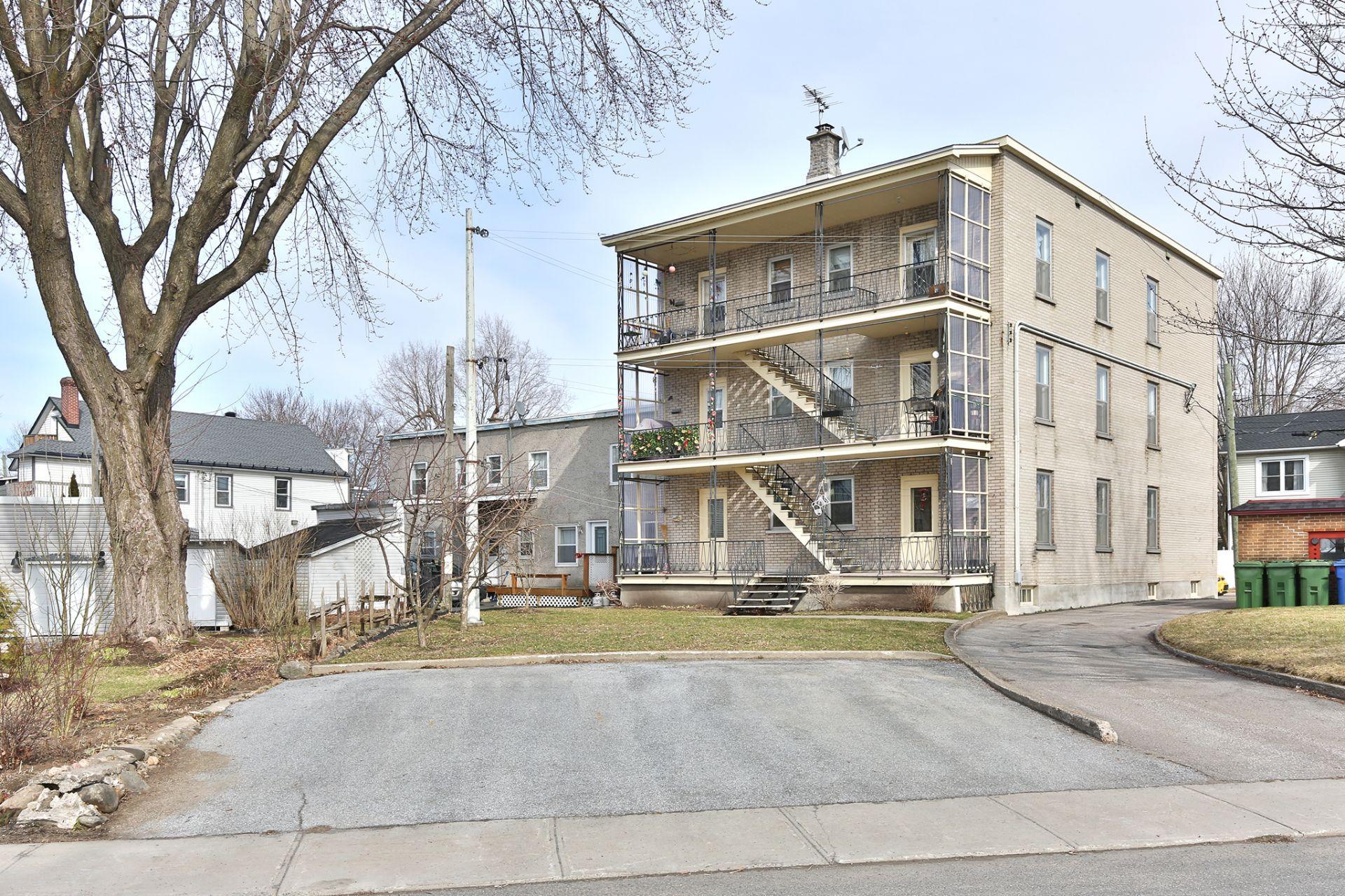 









544

 - 558


Rue St-Paul

,
Farnham,




QC
J2N2K3

