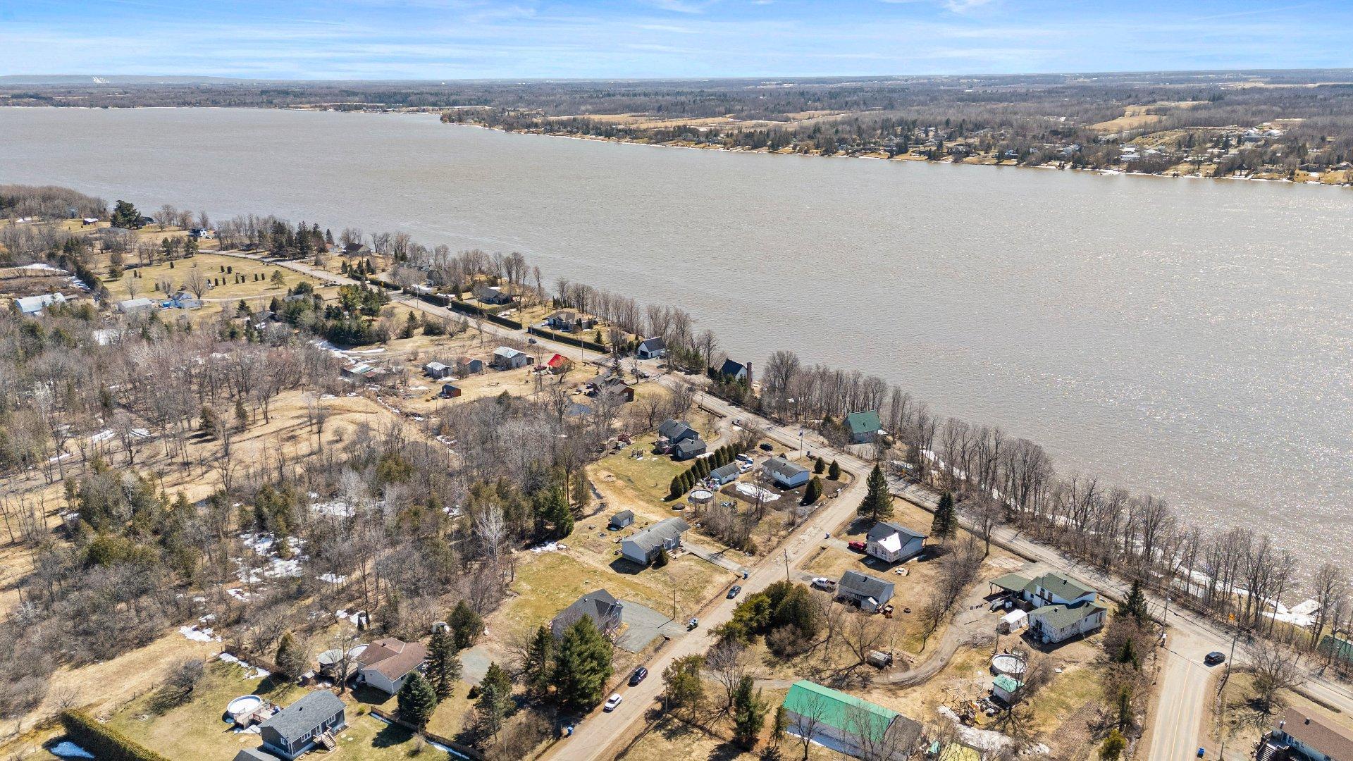 









5


Mtée Crooks

,
Grenville-sur-la-Rouge,




QC
J0V1B0

