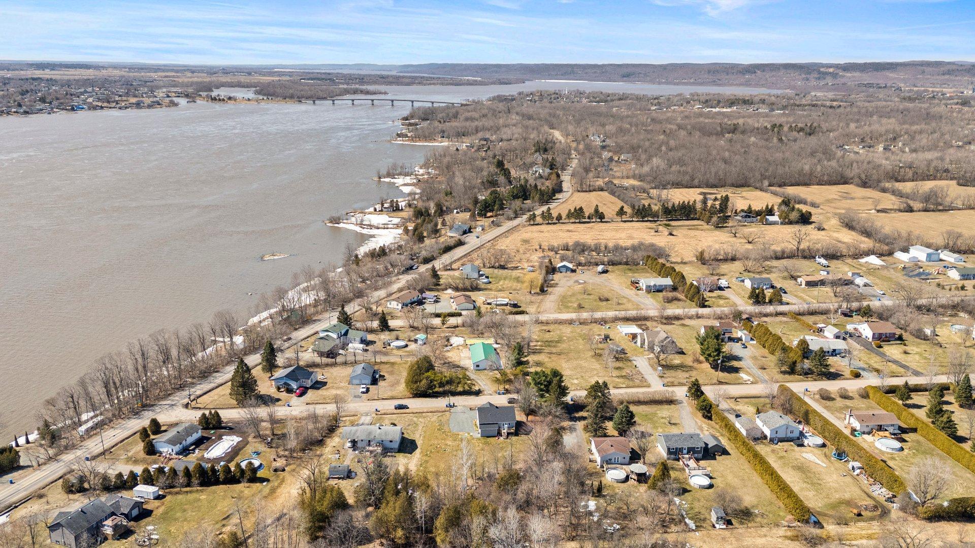 









5


Mtée Crooks

,
Grenville-sur-la-Rouge,




QC
J0V1B0

