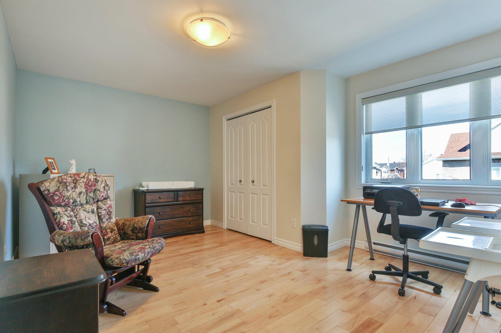 









1019


Rue Douglas

,
Saint-Jean-sur-Richelieu,




QC
J3A2A9

