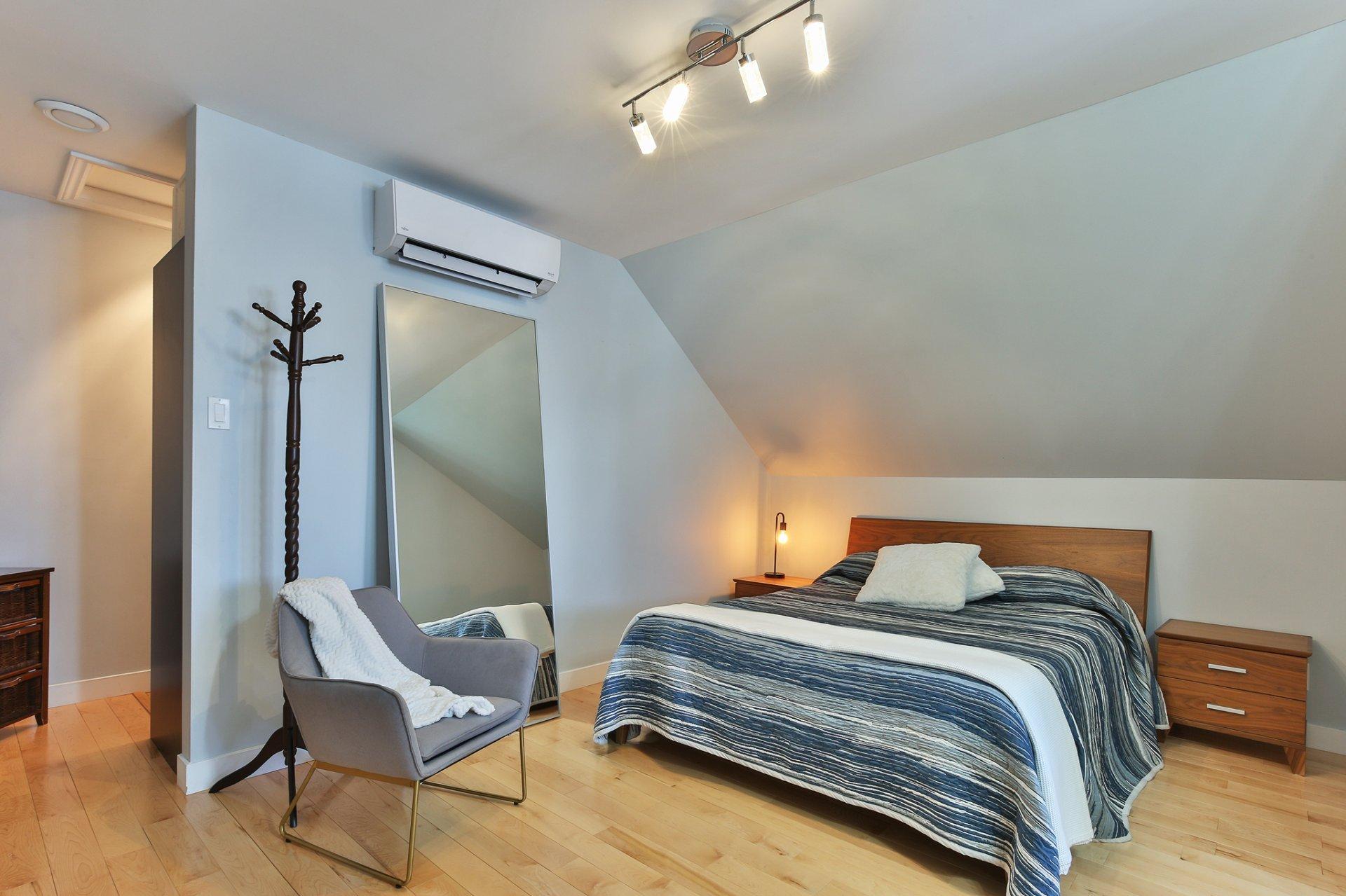 









1019


Rue Douglas

,
Saint-Jean-sur-Richelieu,




QC
J3A2A9

