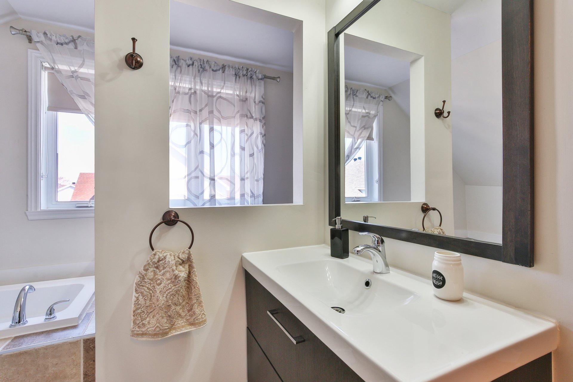 









1019


Rue Douglas

,
Saint-Jean-sur-Richelieu,




QC
J3A2A9


