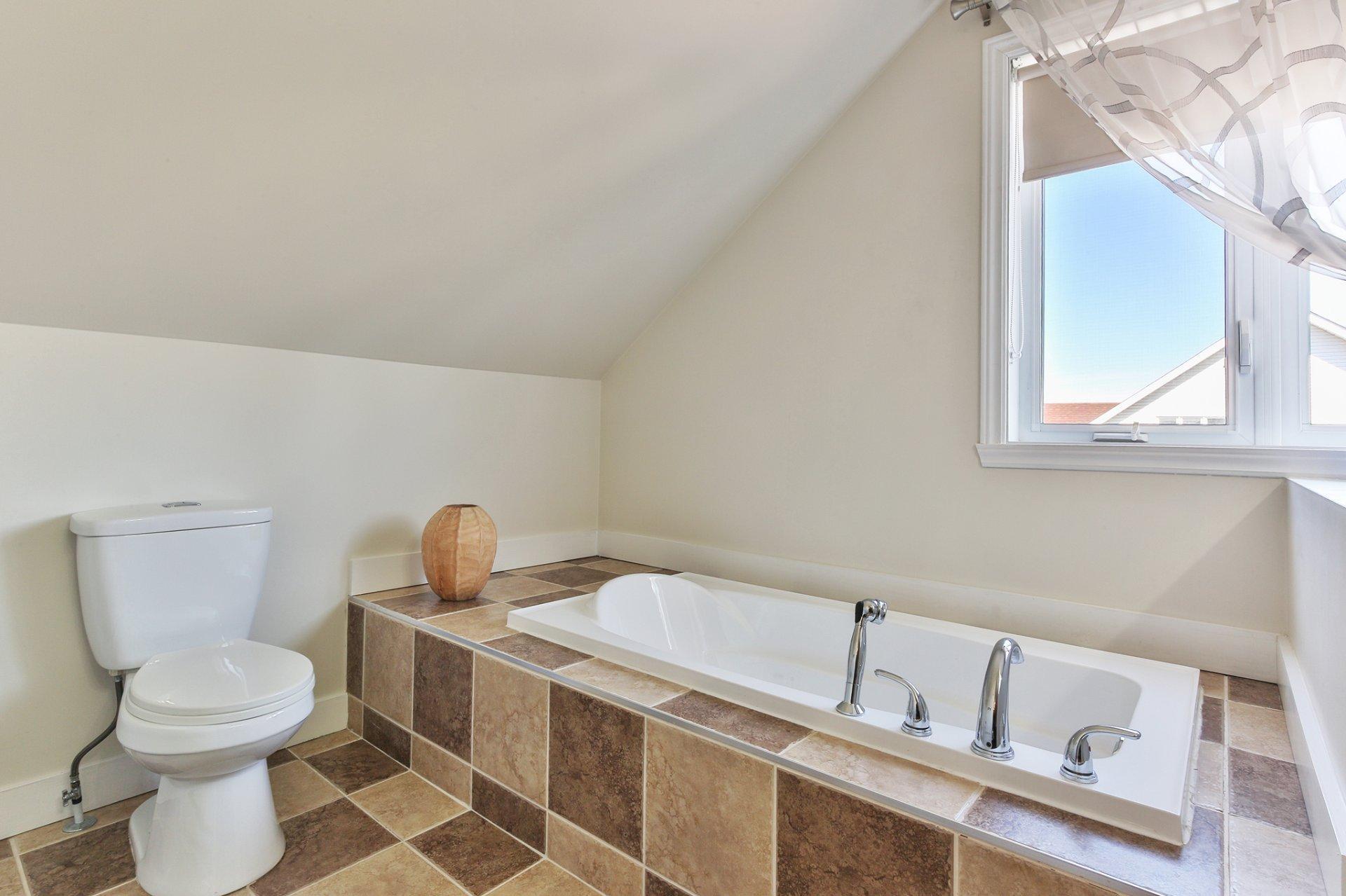 









1019


Rue Douglas

,
Saint-Jean-sur-Richelieu,




QC
J3A2A9

