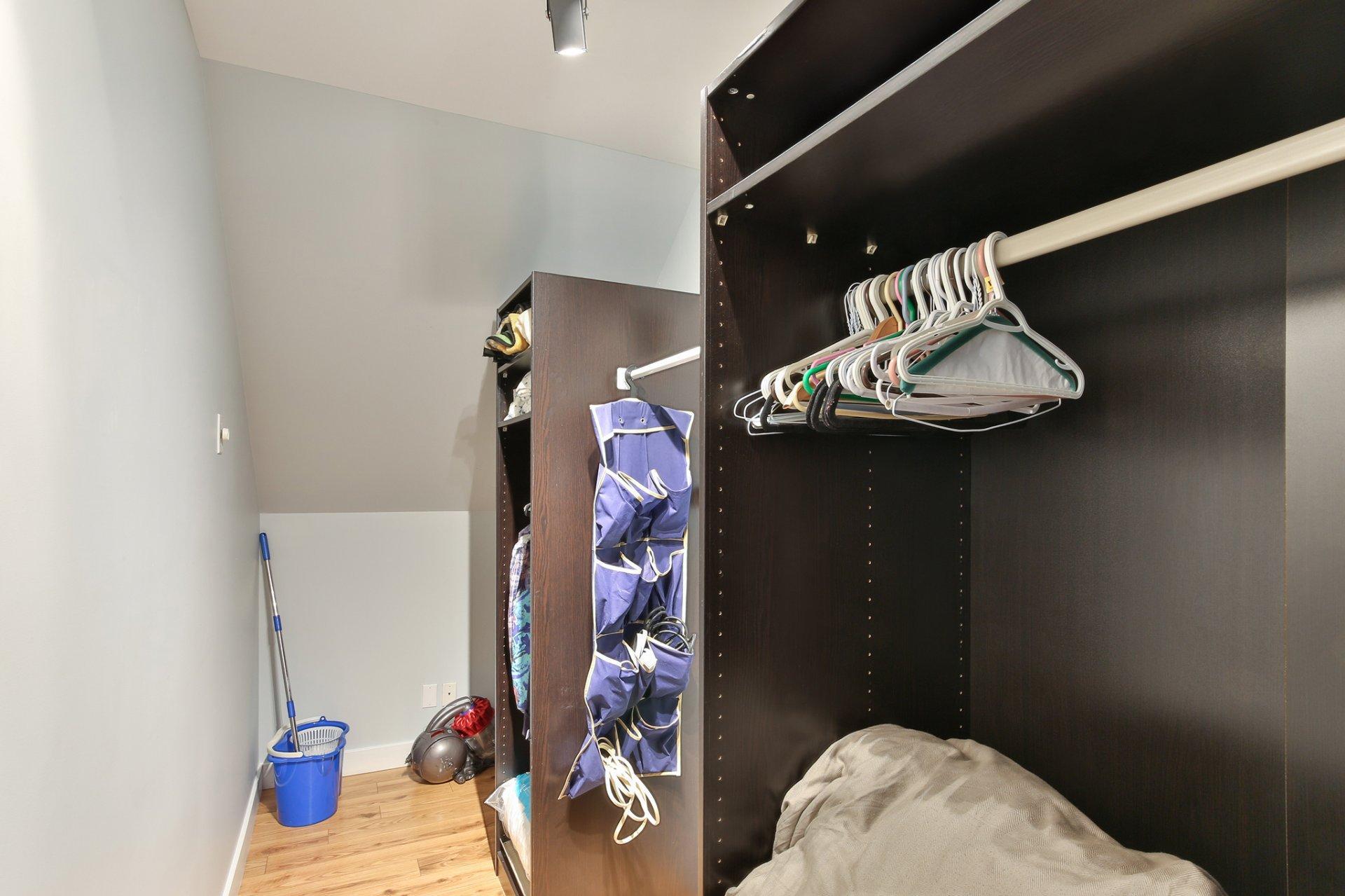 









1019


Rue Douglas

,
Saint-Jean-sur-Richelieu,




QC
J3A2A9

