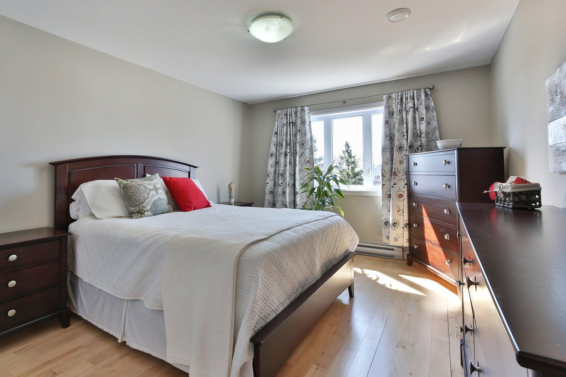 









1019


Rue Douglas

,
Saint-Jean-sur-Richelieu,




QC
J3A2A9

