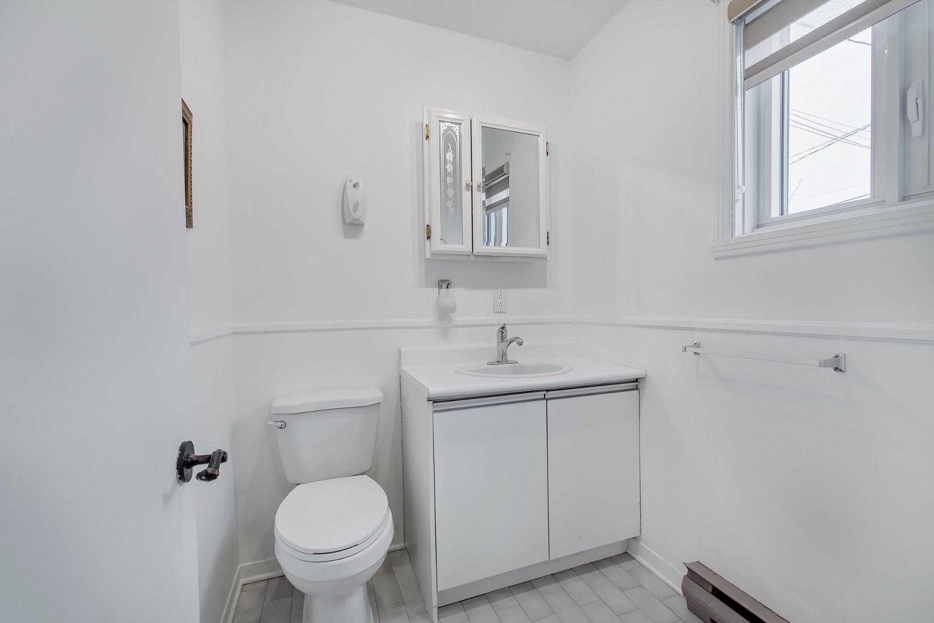 









1592


Boul. des Seigneurs

,
Terrebonne (Terrebonne),




QC
J6X1V3

