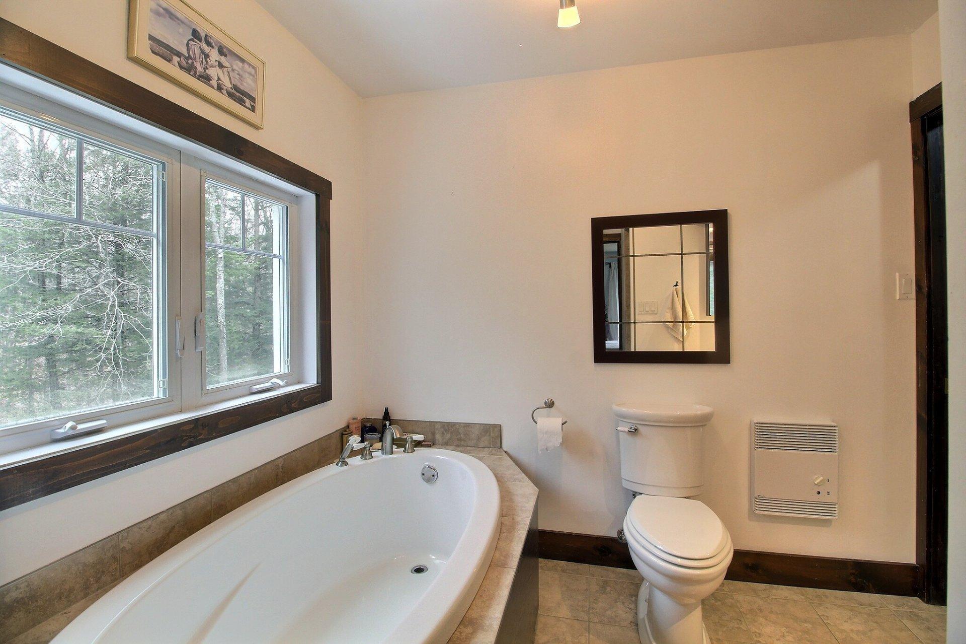 









230


Ch. du Lac-à-la-Truite

,
Orford,




QC
J1X6J6

