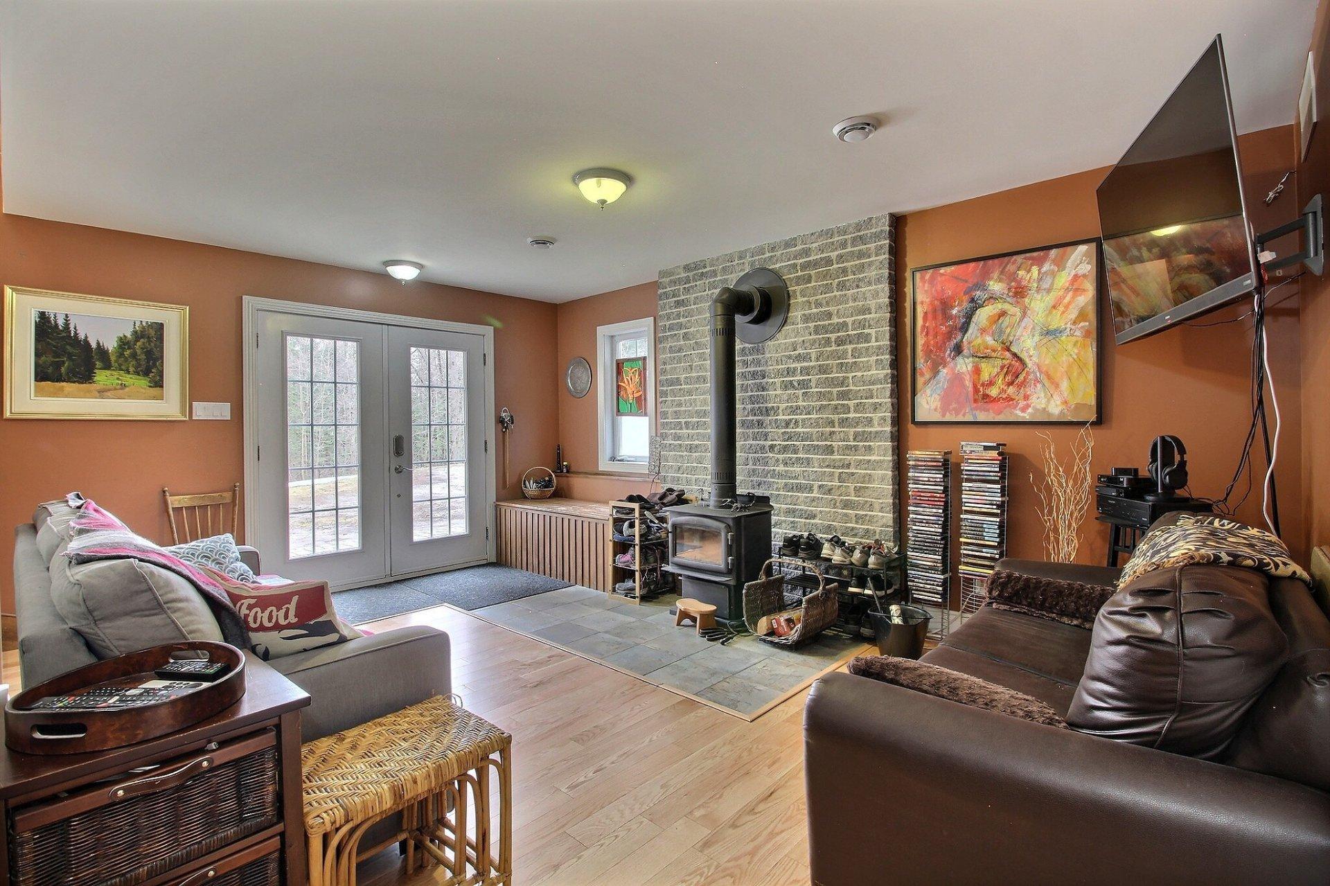 









230


Ch. du Lac-à-la-Truite

,
Orford,




QC
J1X6J6


