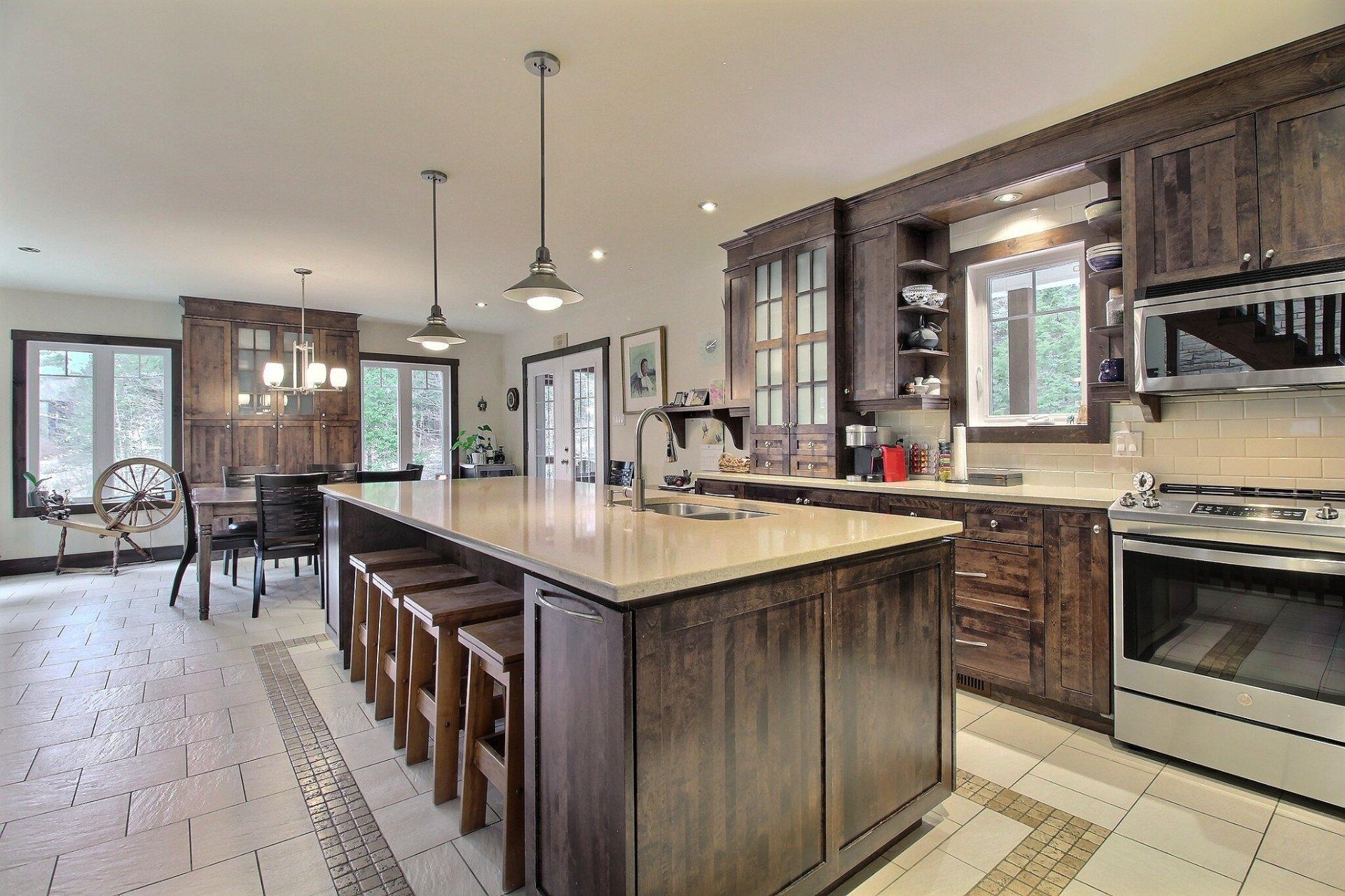









230


Ch. du Lac-à-la-Truite

,
Orford,




QC
J1X6J6

