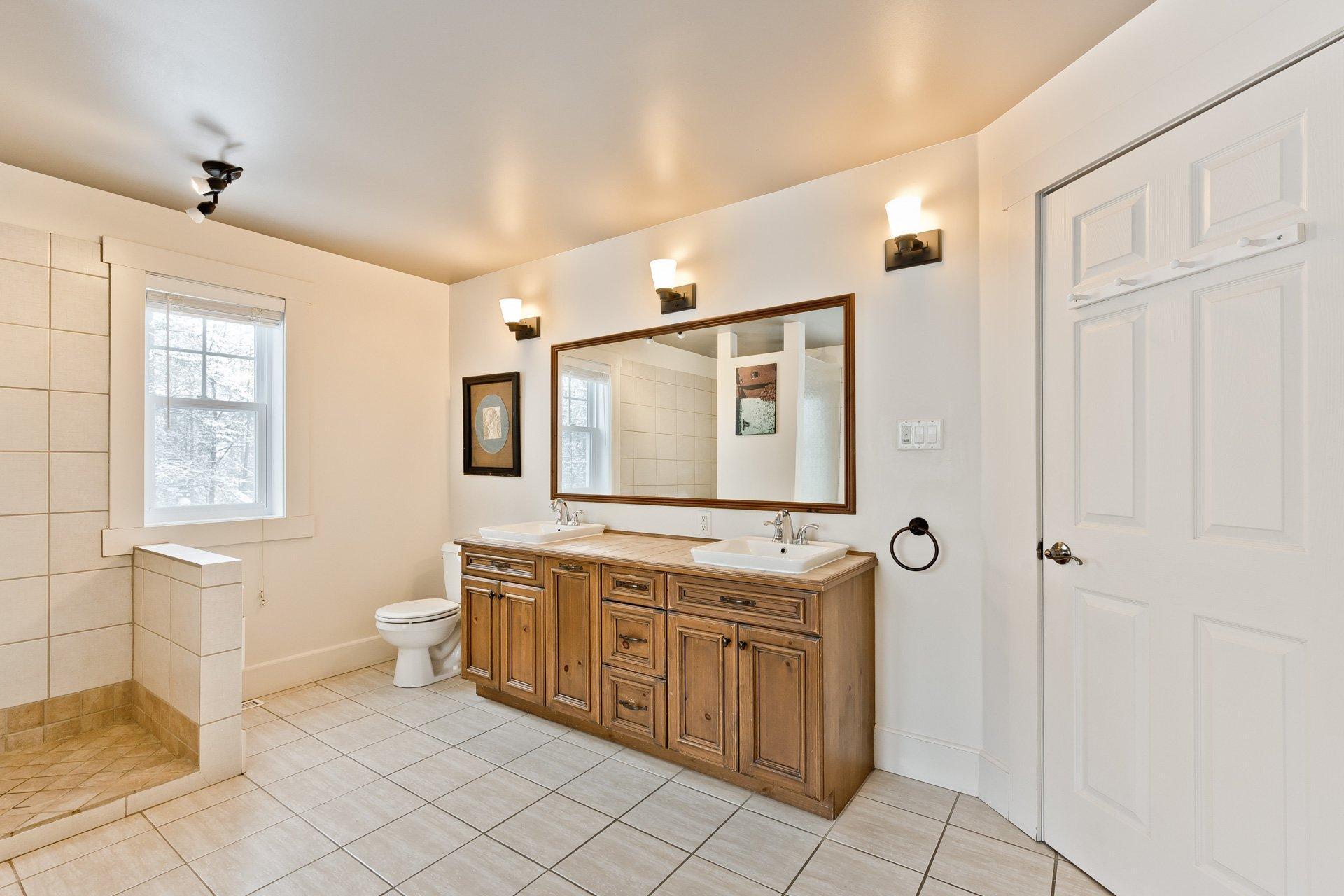 









5917


Ch. de Val-du-Lac

,
Sherbrooke (Brompton/Rock Forest/Saint-Élie/Deauville),




QC
J1N0E9

