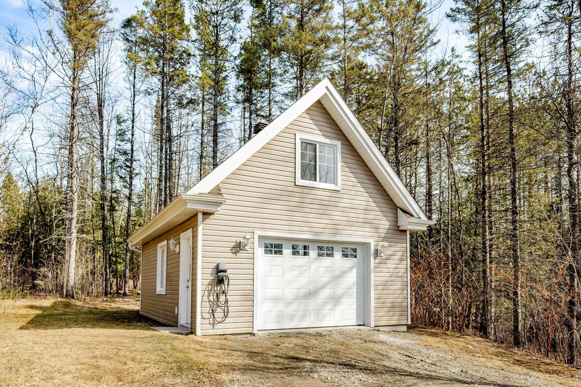 









5917


Ch. de Val-du-Lac

,
Sherbrooke (Brompton/Rock Forest/Saint-Élie/Deauville),




QC
J1N0E9

