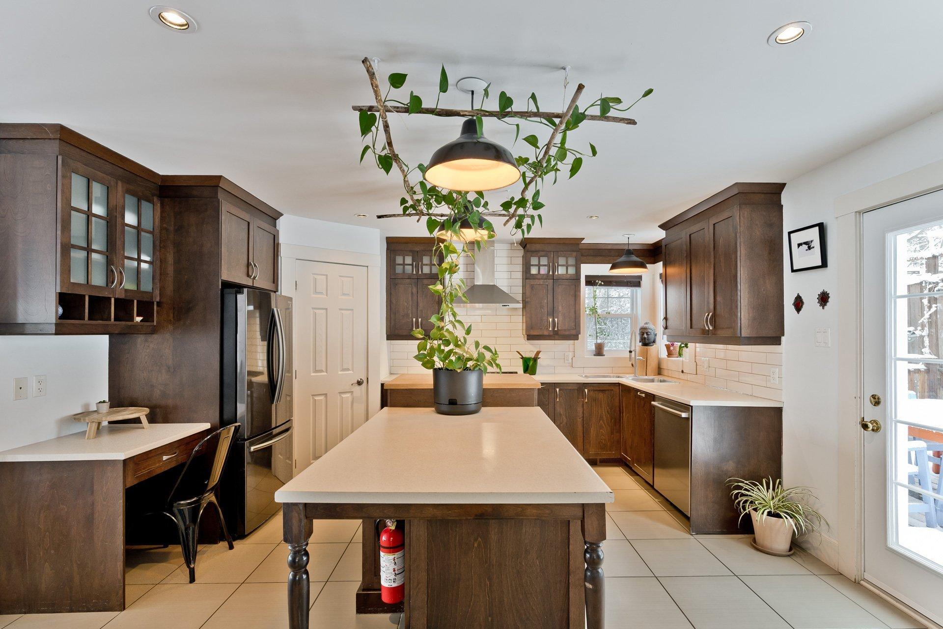 









5917


Ch. de Val-du-Lac

,
Sherbrooke (Brompton/Rock Forest/Saint-Élie/Deauville),




QC
J1N0E9

