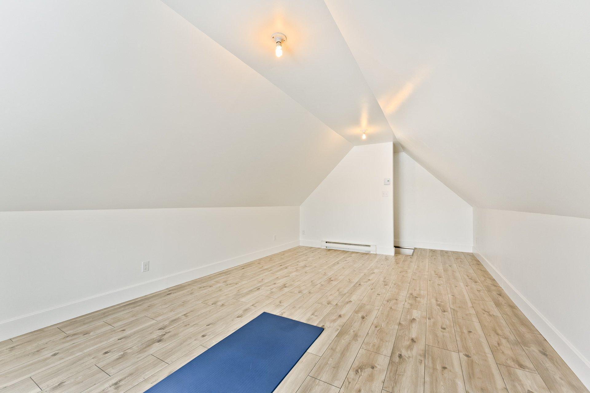 









5917


Ch. de Val-du-Lac

,
Sherbrooke (Brompton/Rock Forest/Saint-Élie/Deauville),




QC
J1N0E9

