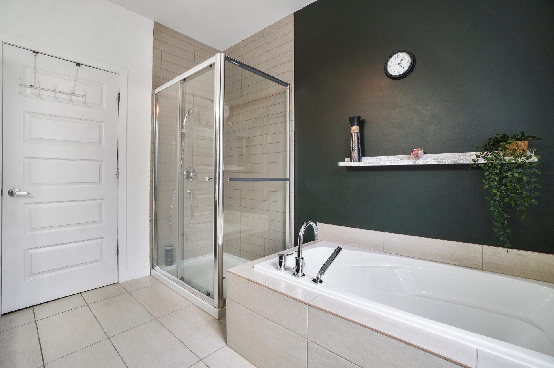 









2088


Rue de l'Estran

,
Saint-Jérôme,




QC
J5L0G5

