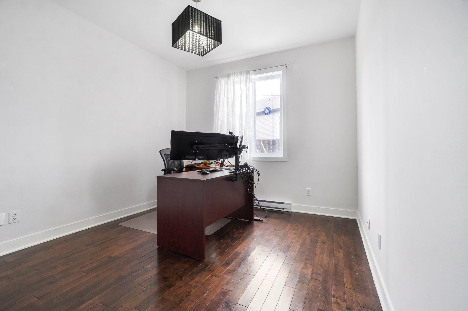 









2088


Rue de l'Estran

,
Saint-Jérôme,




QC
J5L0G5

