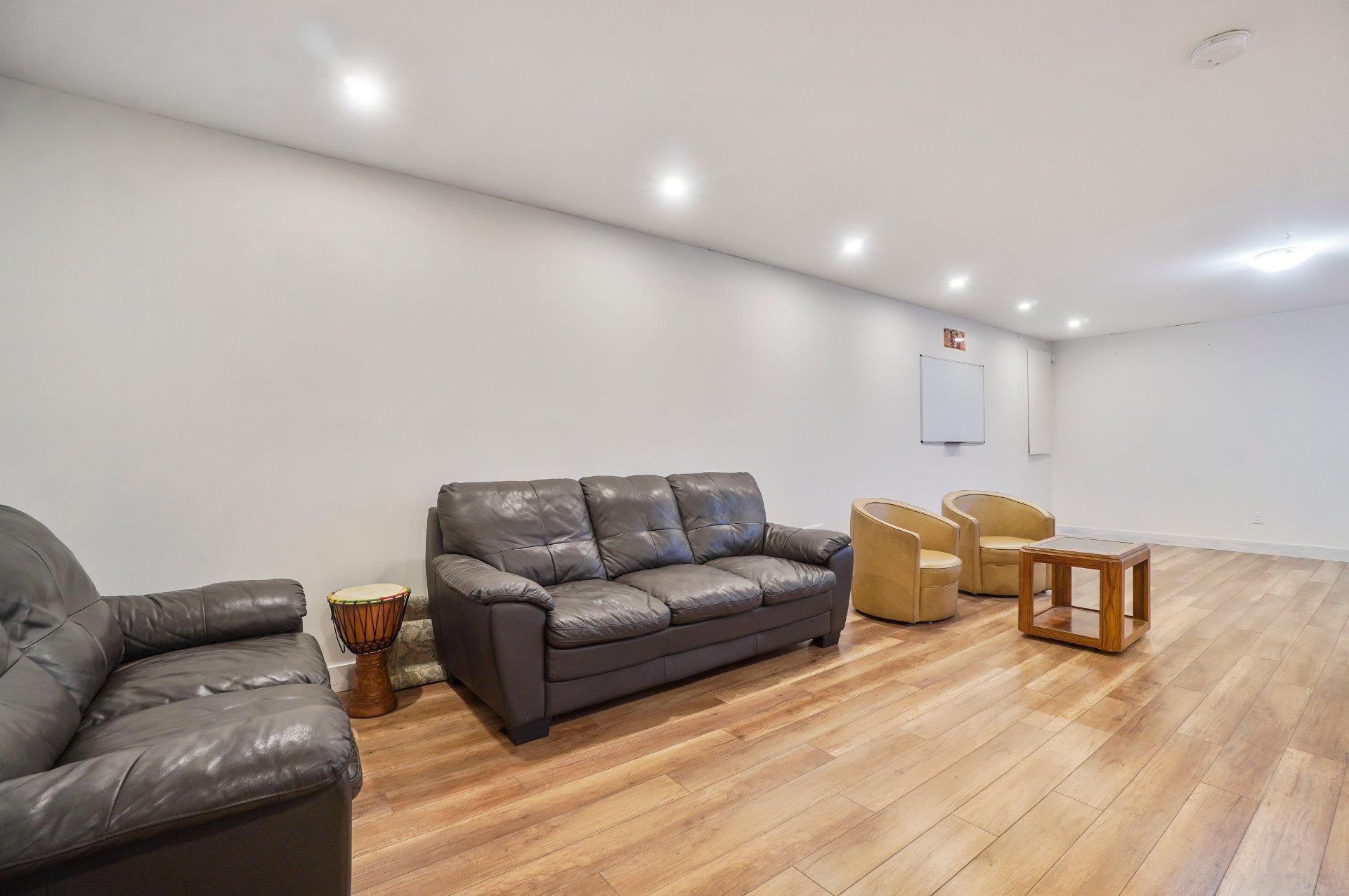 









2088


Rue de l'Estran

,
Saint-Jérôme,




QC
J5L0G5

