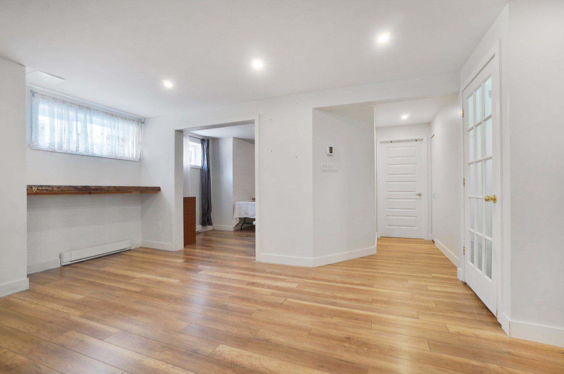 









2088


Rue de l'Estran

,
Saint-Jérôme,




QC
J5L0G5

