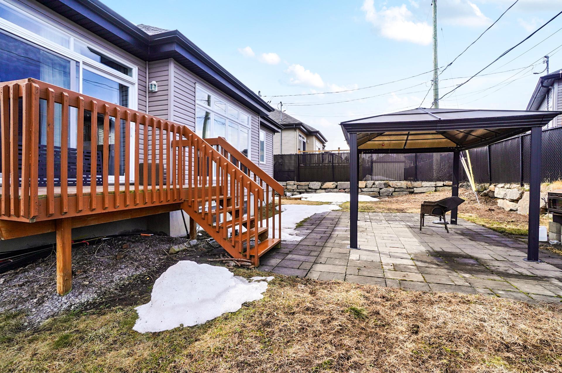 









2088


Rue de l'Estran

,
Saint-Jérôme,




QC
J5L0G5


