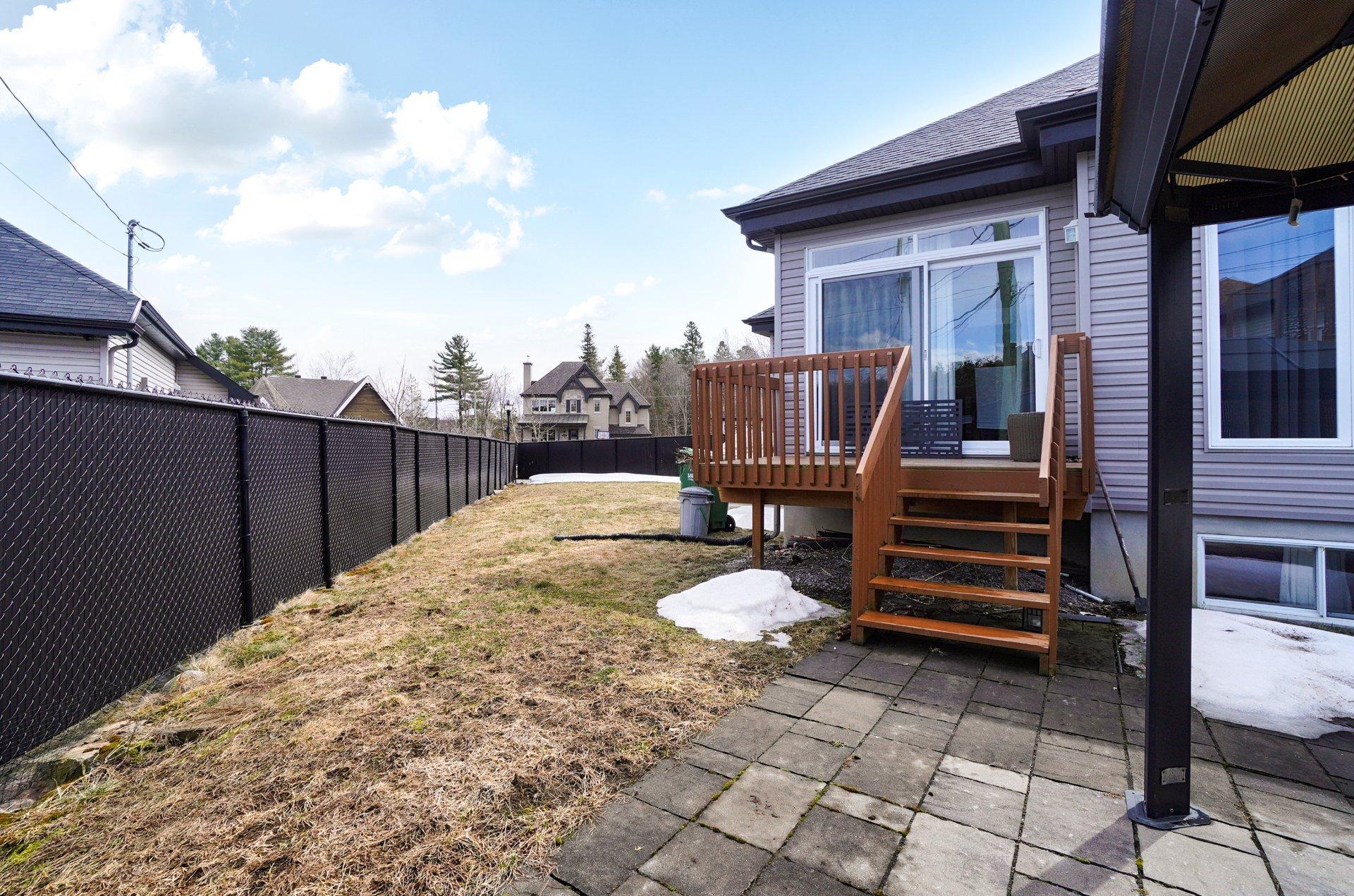 









2088


Rue de l'Estran

,
Saint-Jérôme,




QC
J5L0G5

