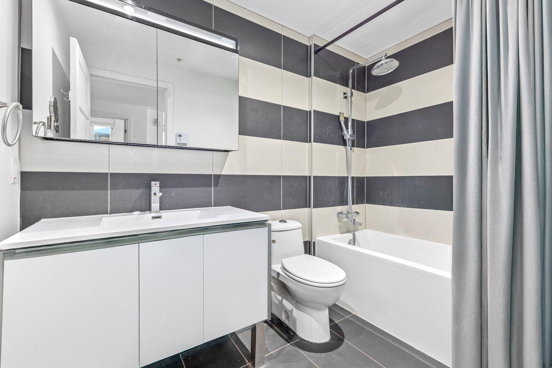 









635


Rue St-Maurice

, 206,
Montréal (Ville-Marie),




QC
H3C0N6

