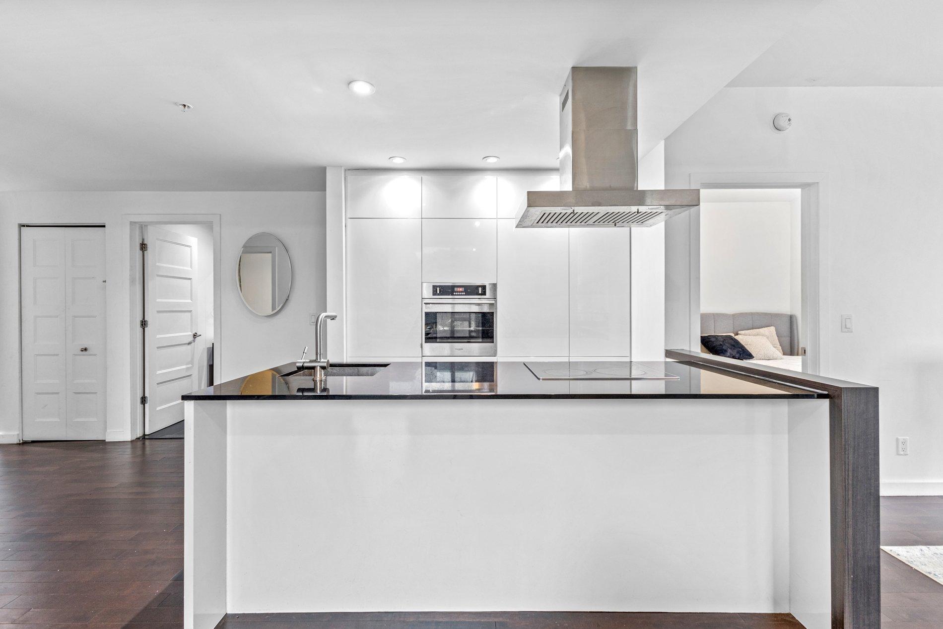 









635


Rue St-Maurice

, 206,
Montréal (Ville-Marie),




QC
H3C0N6


