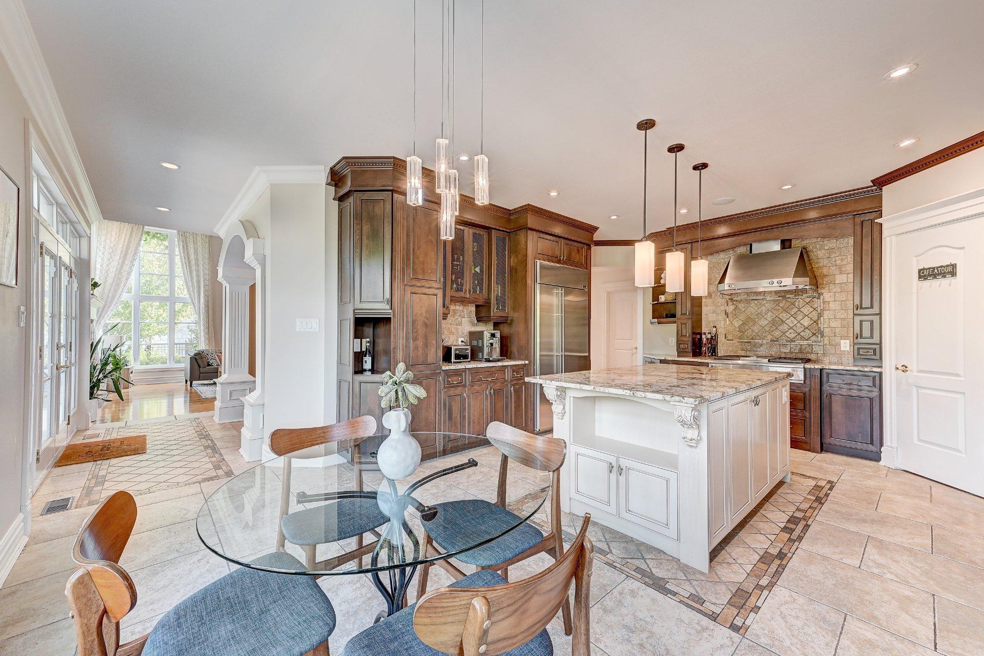 









3885


Rue Leningrad

,
Brossard,




QC
J4Y3J6

