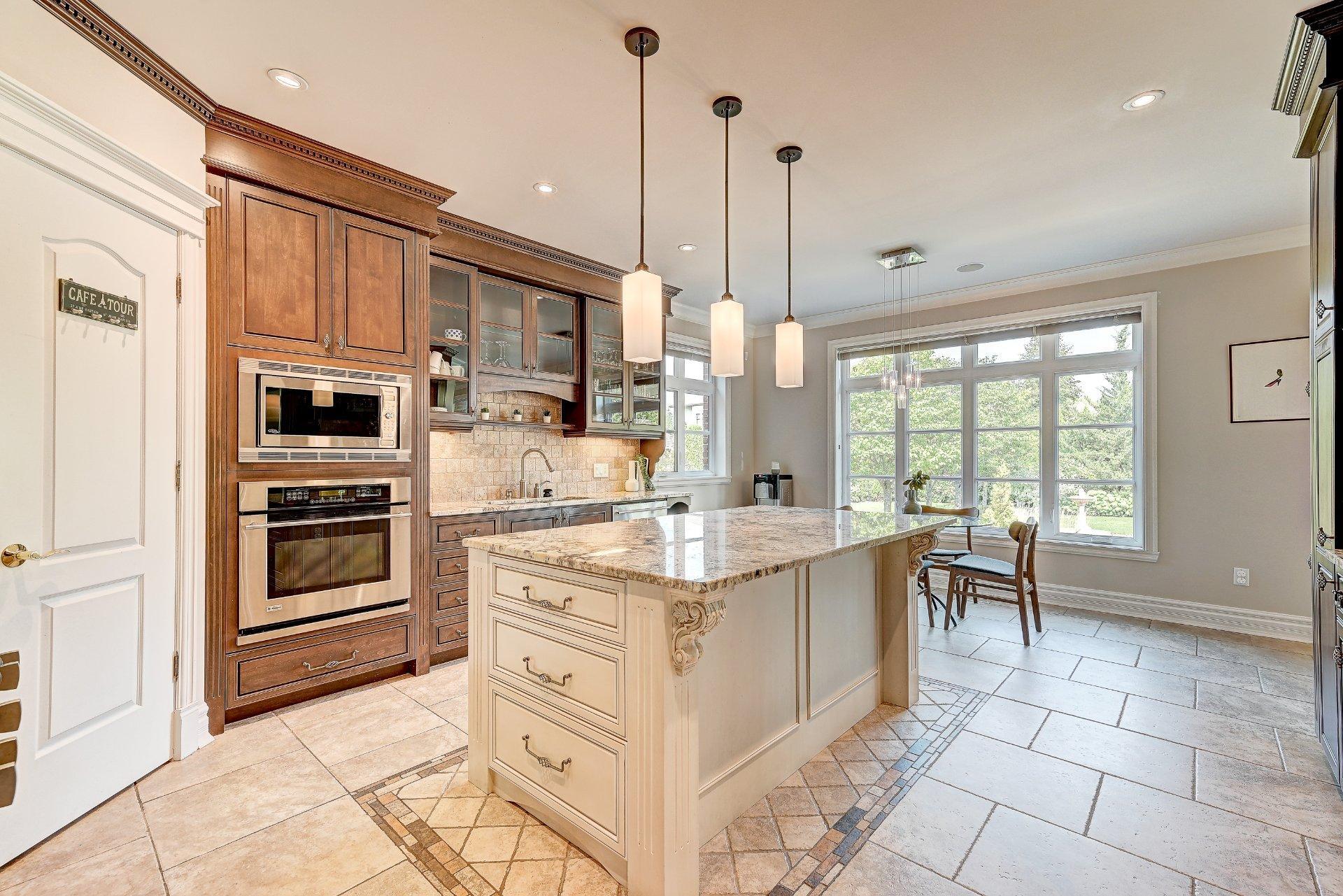 









3885


Rue Leningrad

,
Brossard,




QC
J4Y3J6


