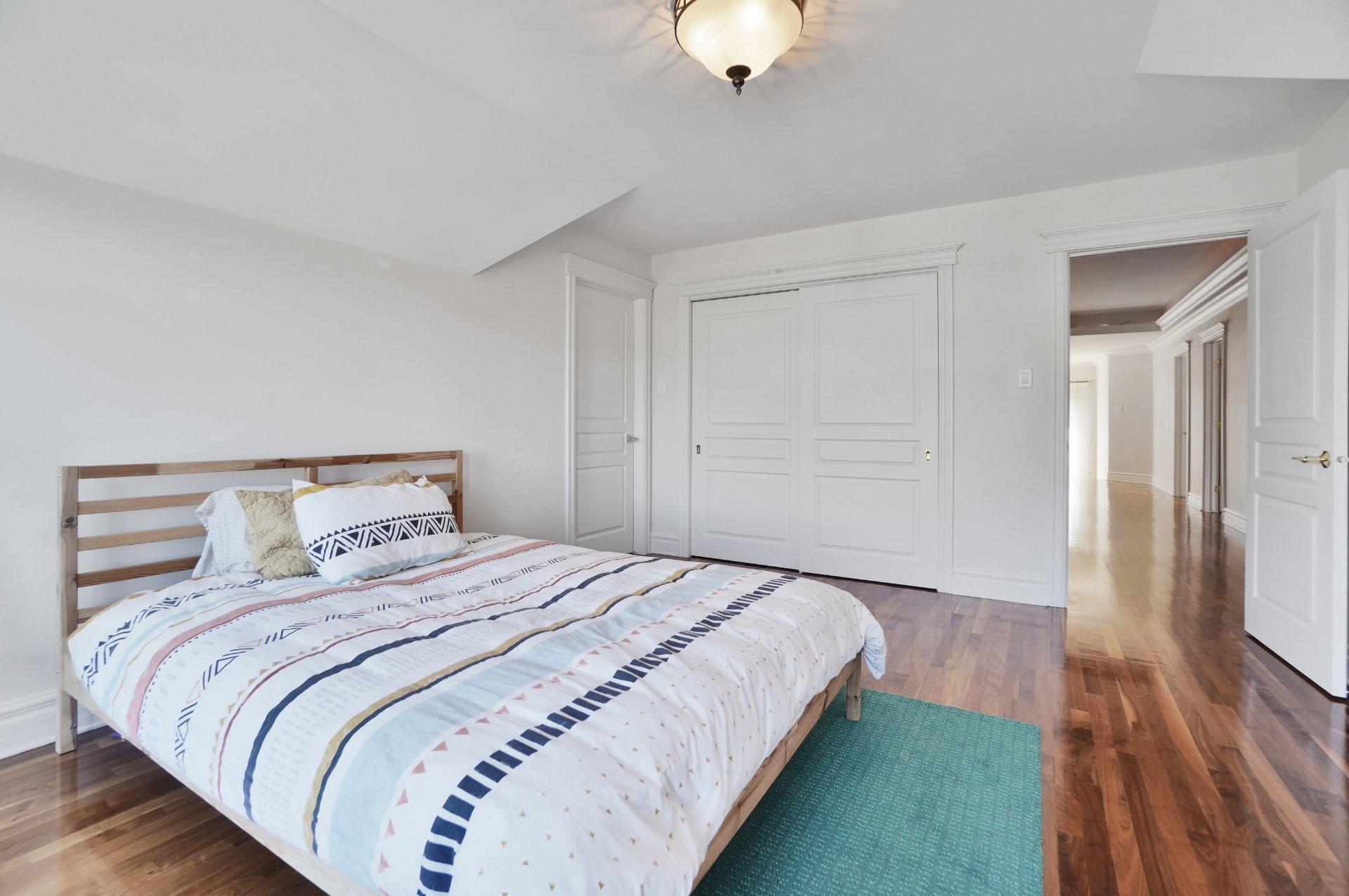 









3885


Rue Leningrad

,
Brossard,




QC
J4Y3J6

