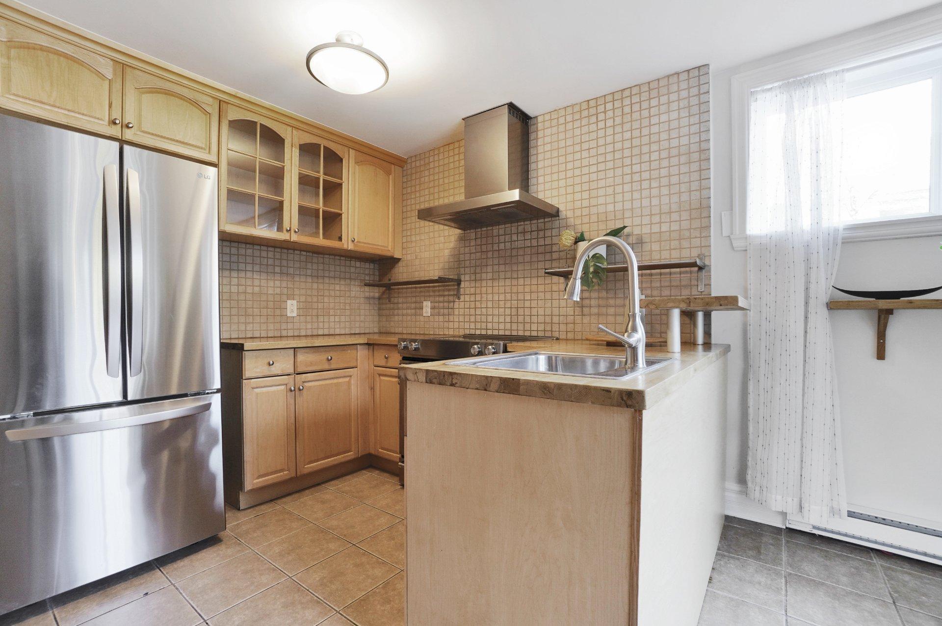 









3885


Rue Leningrad

,
Brossard,




QC
J4Y3J6

