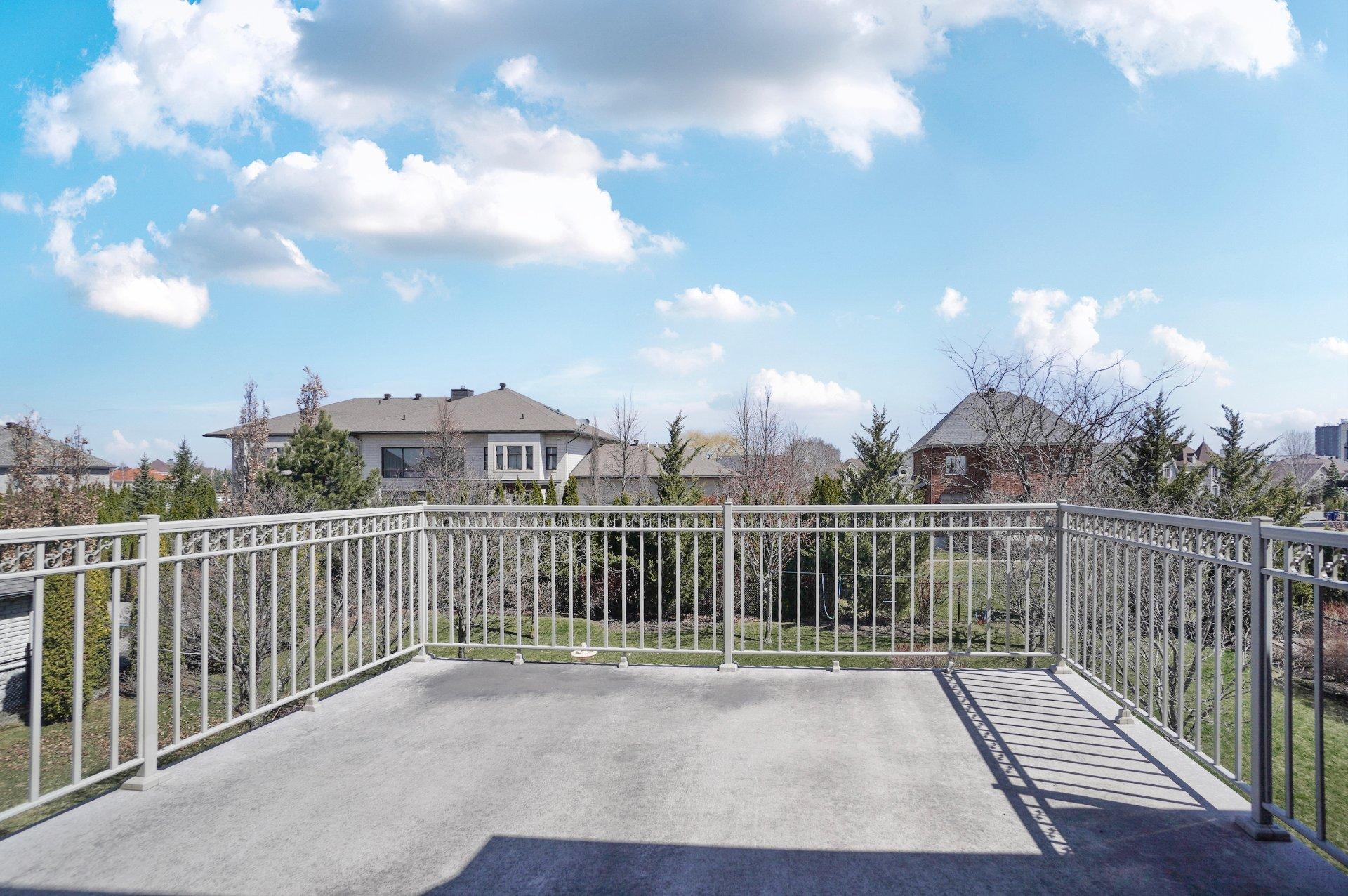 









3885


Rue Leningrad

,
Brossard,




QC
J4Y3J6

