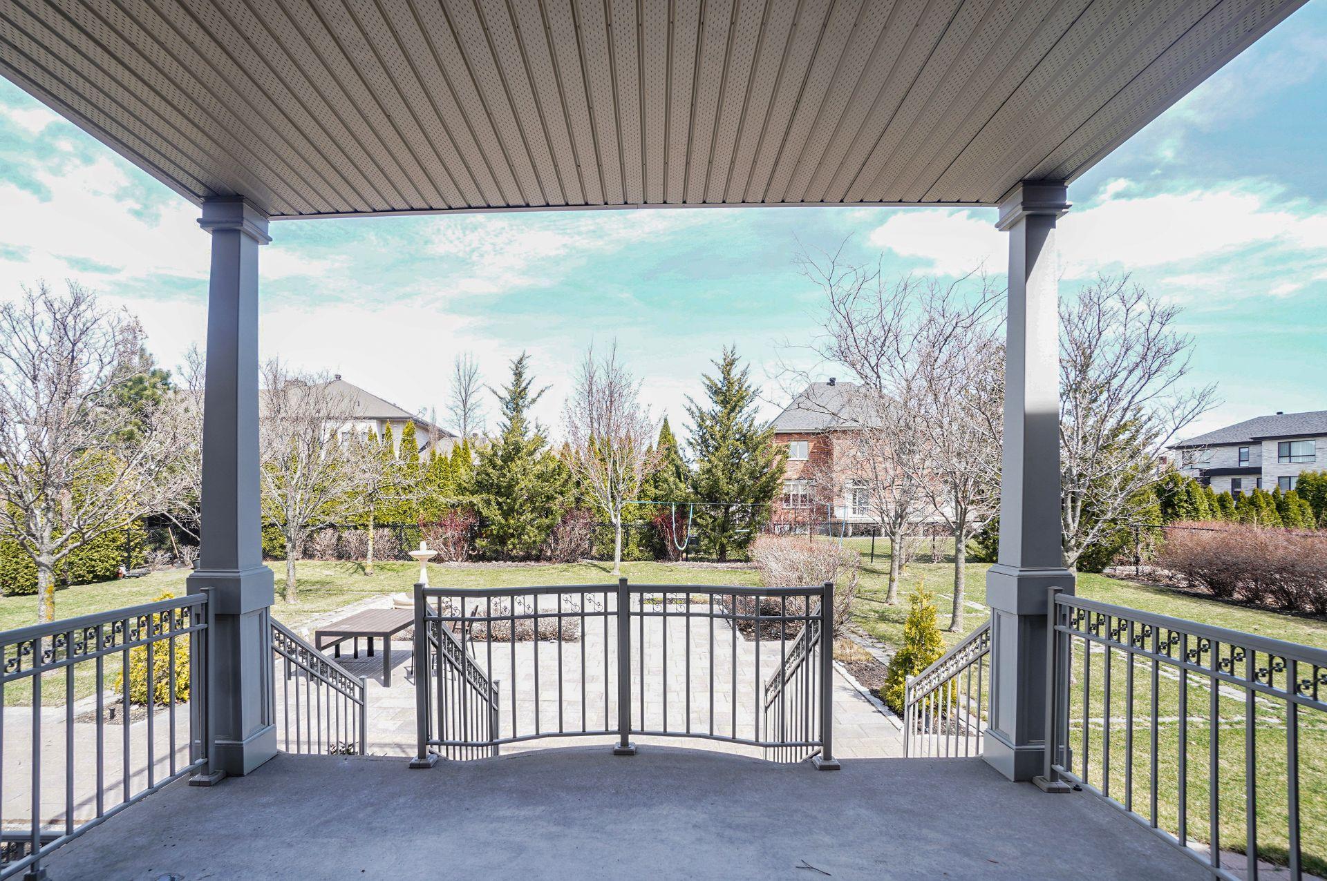 









3885


Rue Leningrad

,
Brossard,




QC
J4Y3J6


