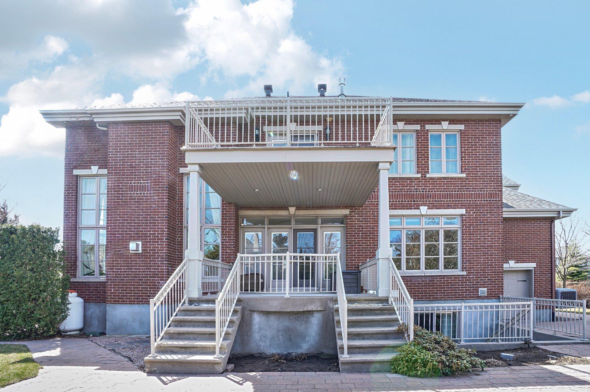 









3885


Rue Leningrad

,
Brossard,




QC
J4Y3J6

