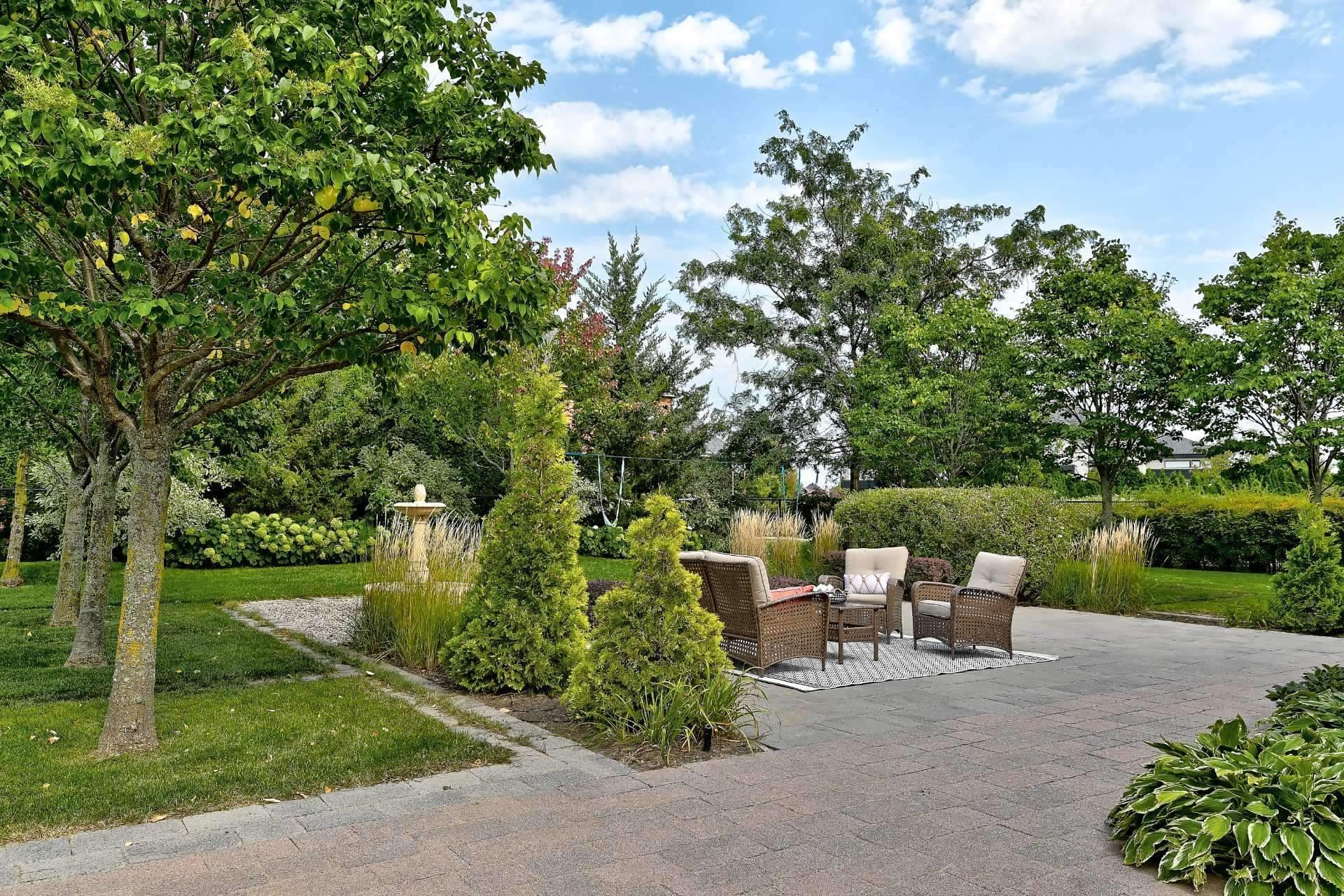 









3885


Rue Leningrad

,
Brossard,




QC
J4Y3J6

