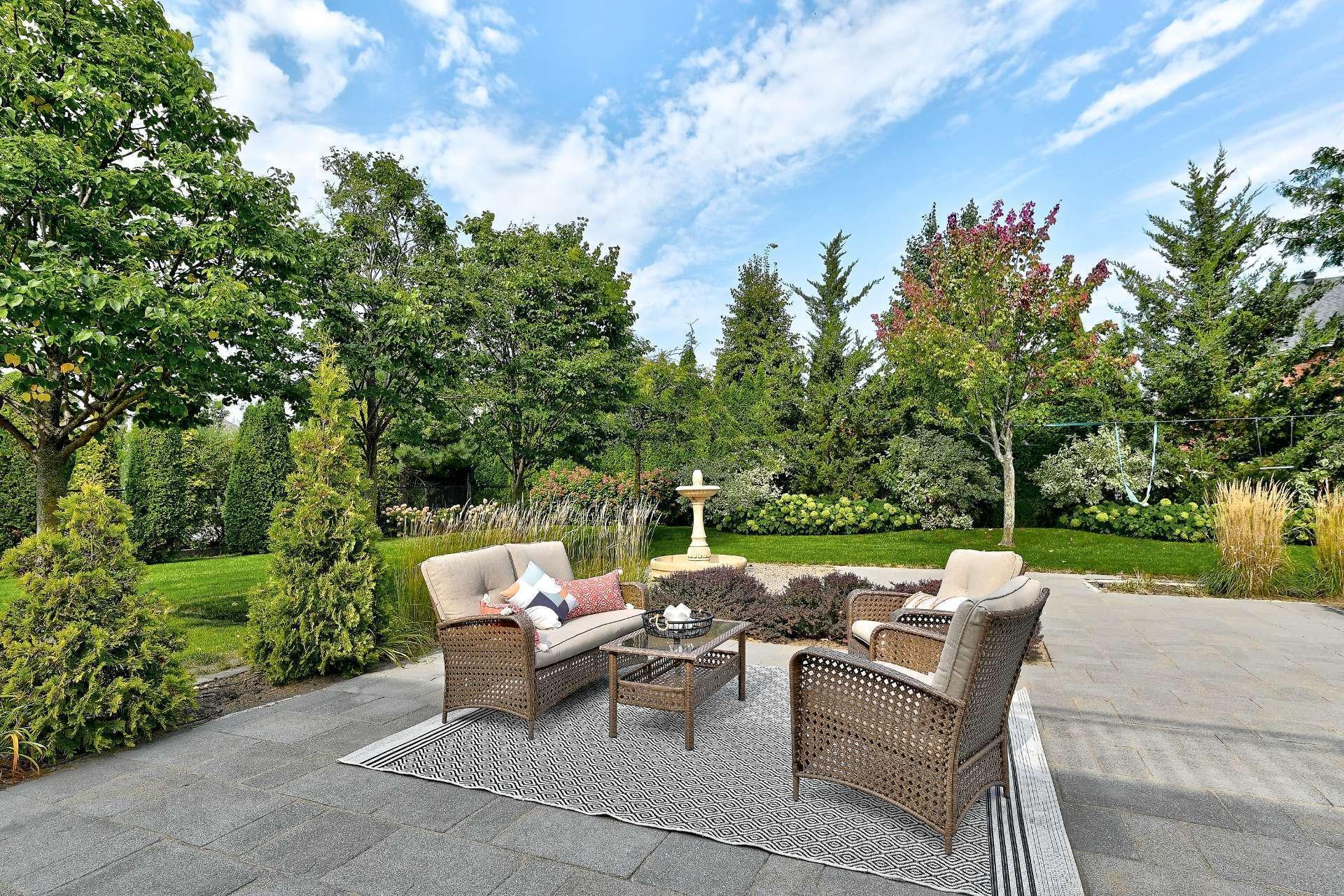 









3885


Rue Leningrad

,
Brossard,




QC
J4Y3J6

