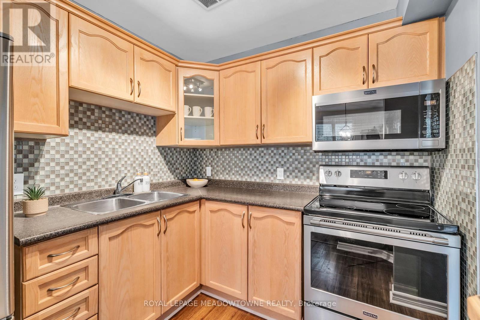 












303 - 24 RANSOM STREET

,
Halton Hills,




Ontario
L7J1R9

