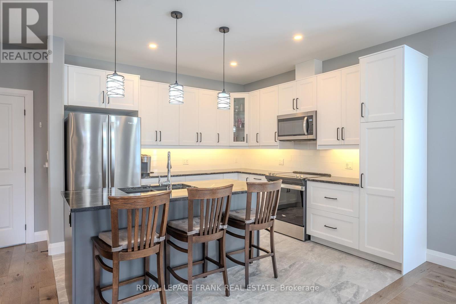 












44 BIRCH CRESCENT

,
Kawartha Lakes (Bobcaygeon),




Ontario
K0M1A0

