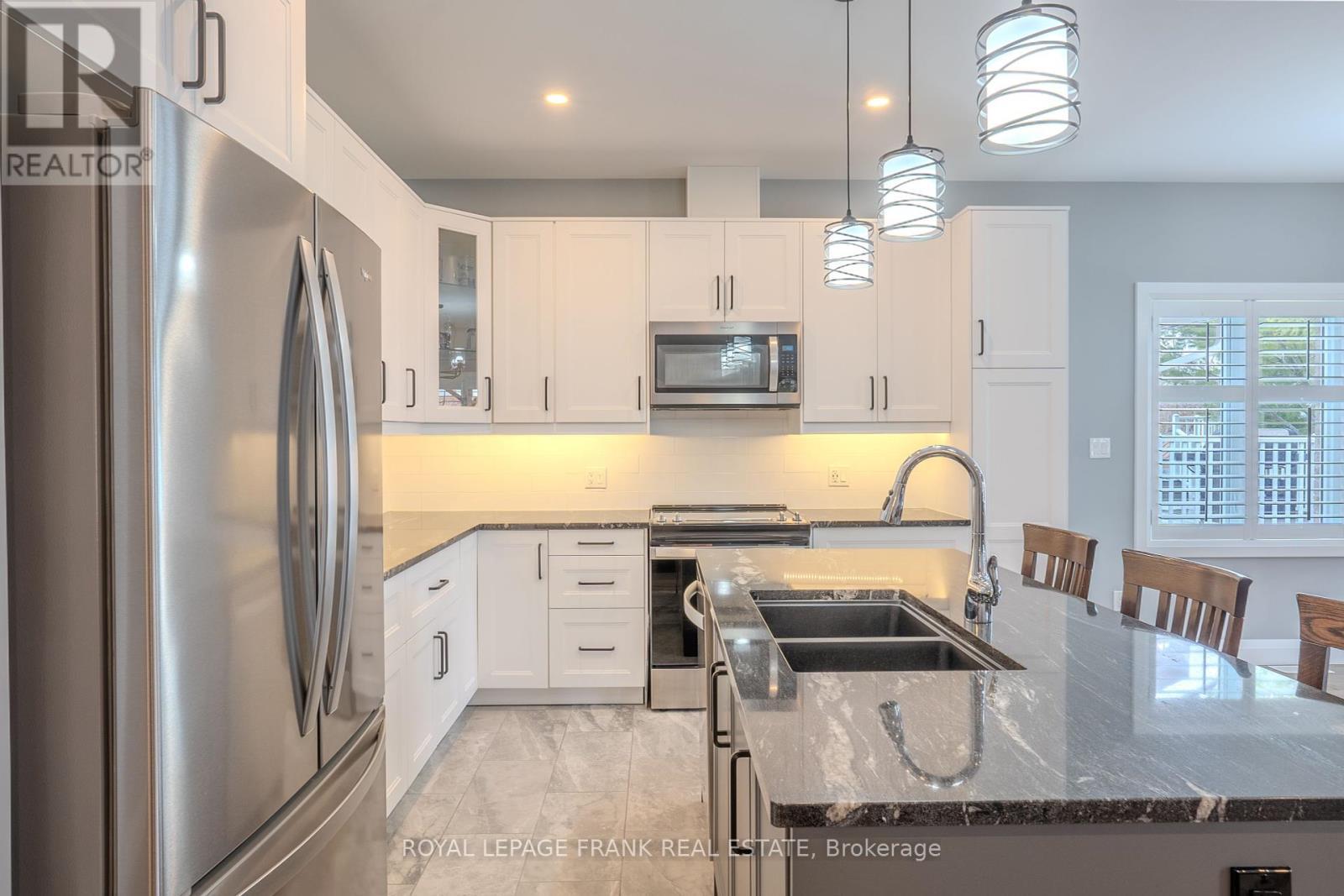 












44 BIRCH CRESCENT

,
Kawartha Lakes (Bobcaygeon),




Ontario
K0M1A0


