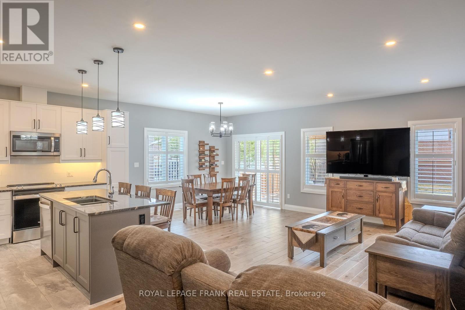 












44 BIRCH CRESCENT

,
Kawartha Lakes (Bobcaygeon),




Ontario
K0M1A0

