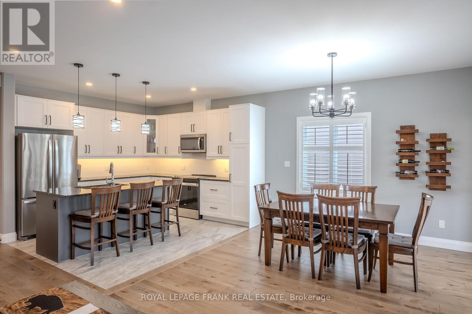 












44 BIRCH CRESCENT

,
Kawartha Lakes (Bobcaygeon),




Ontario
K0M1A0


