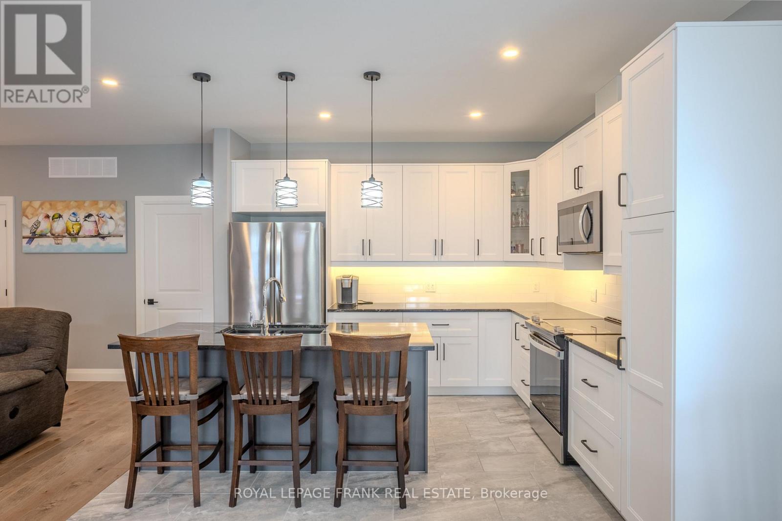 












44 BIRCH CRESCENT

,
Kawartha Lakes (Bobcaygeon),




Ontario
K0M1A0


