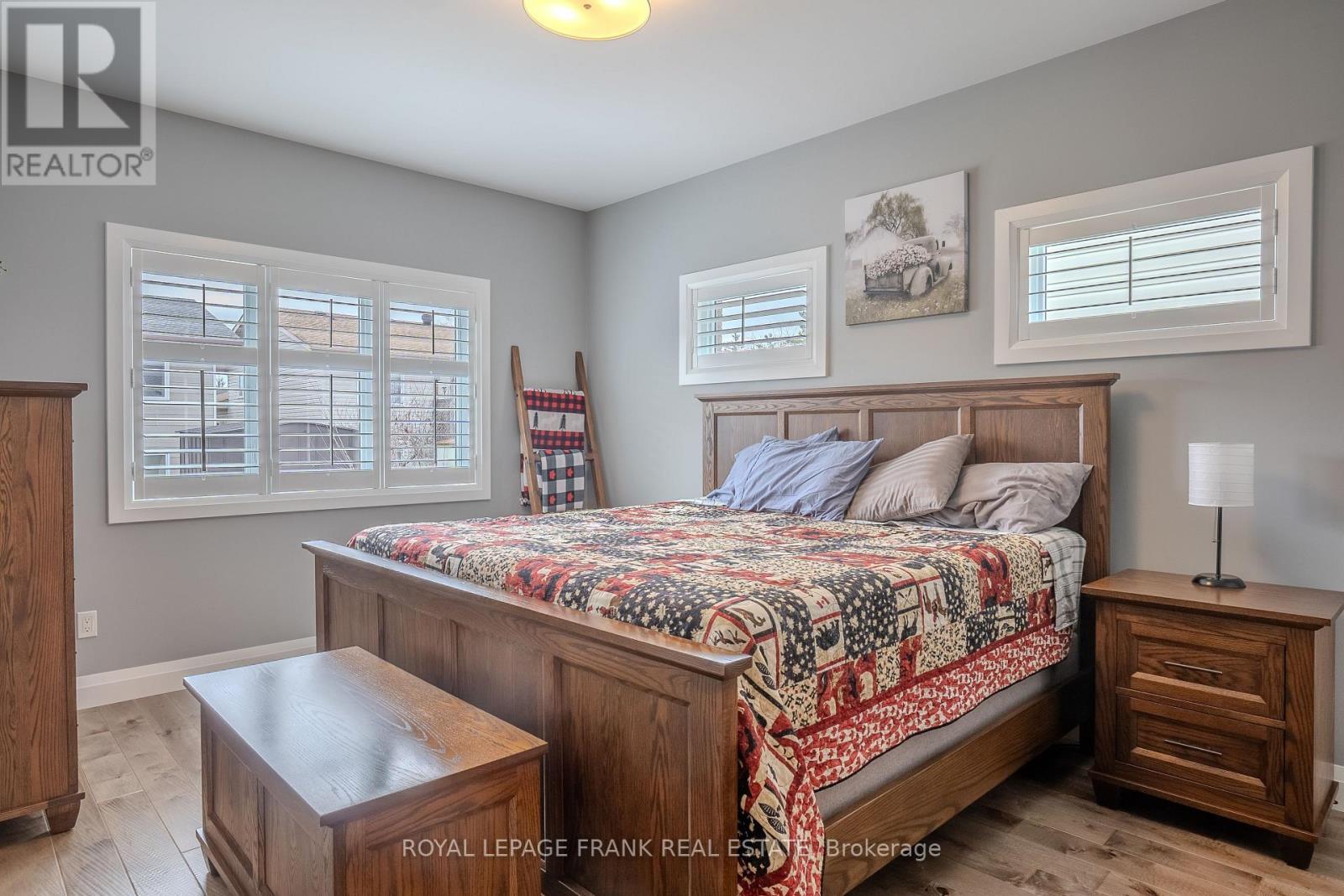 












44 BIRCH CRESCENT

,
Kawartha Lakes (Bobcaygeon),




Ontario
K0M1A0

