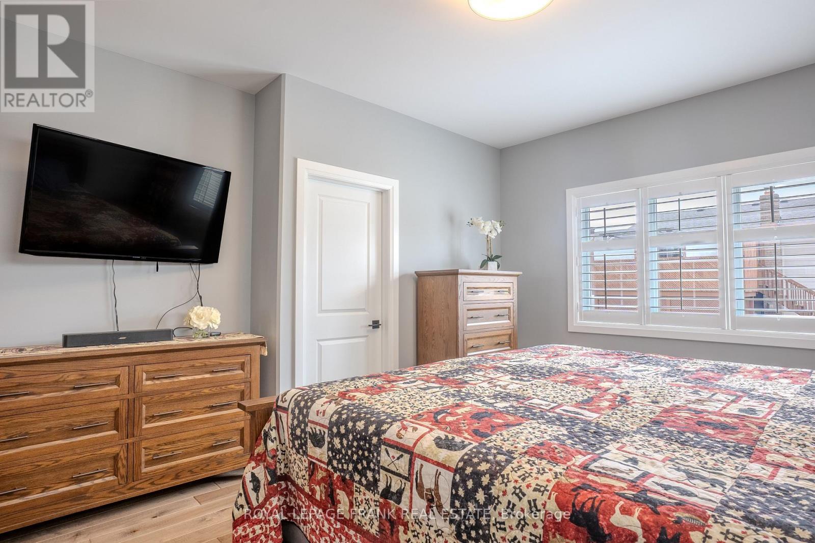 












44 BIRCH CRESCENT

,
Kawartha Lakes (Bobcaygeon),




Ontario
K0M1A0

