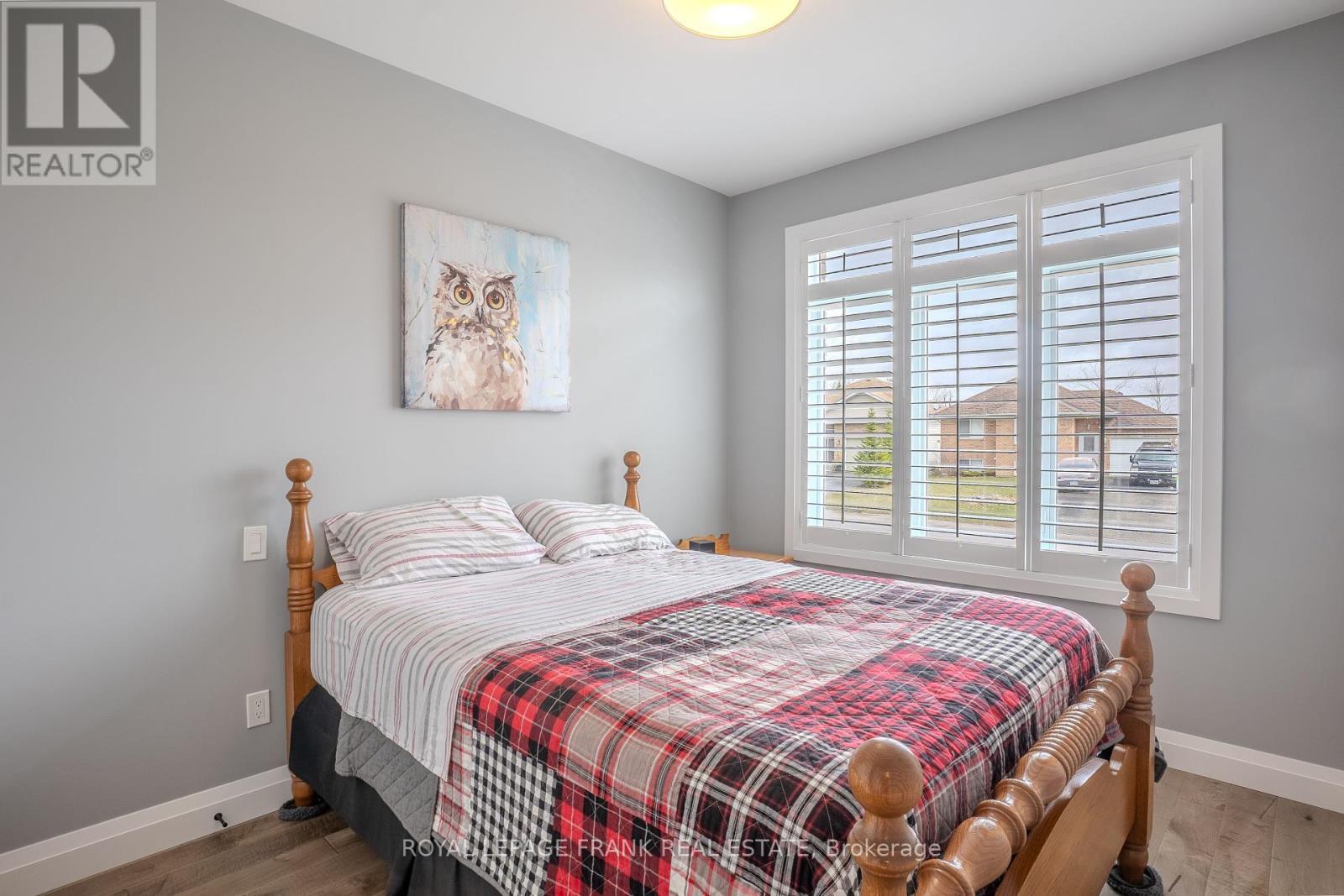 












44 BIRCH CRESCENT

,
Kawartha Lakes (Bobcaygeon),




Ontario
K0M1A0

