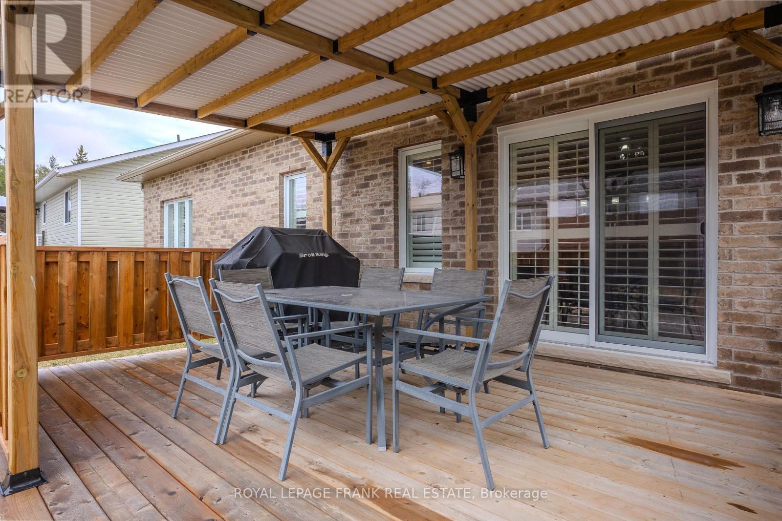 












44 BIRCH CRESCENT

,
Kawartha Lakes (Bobcaygeon),




Ontario
K0M1A0

