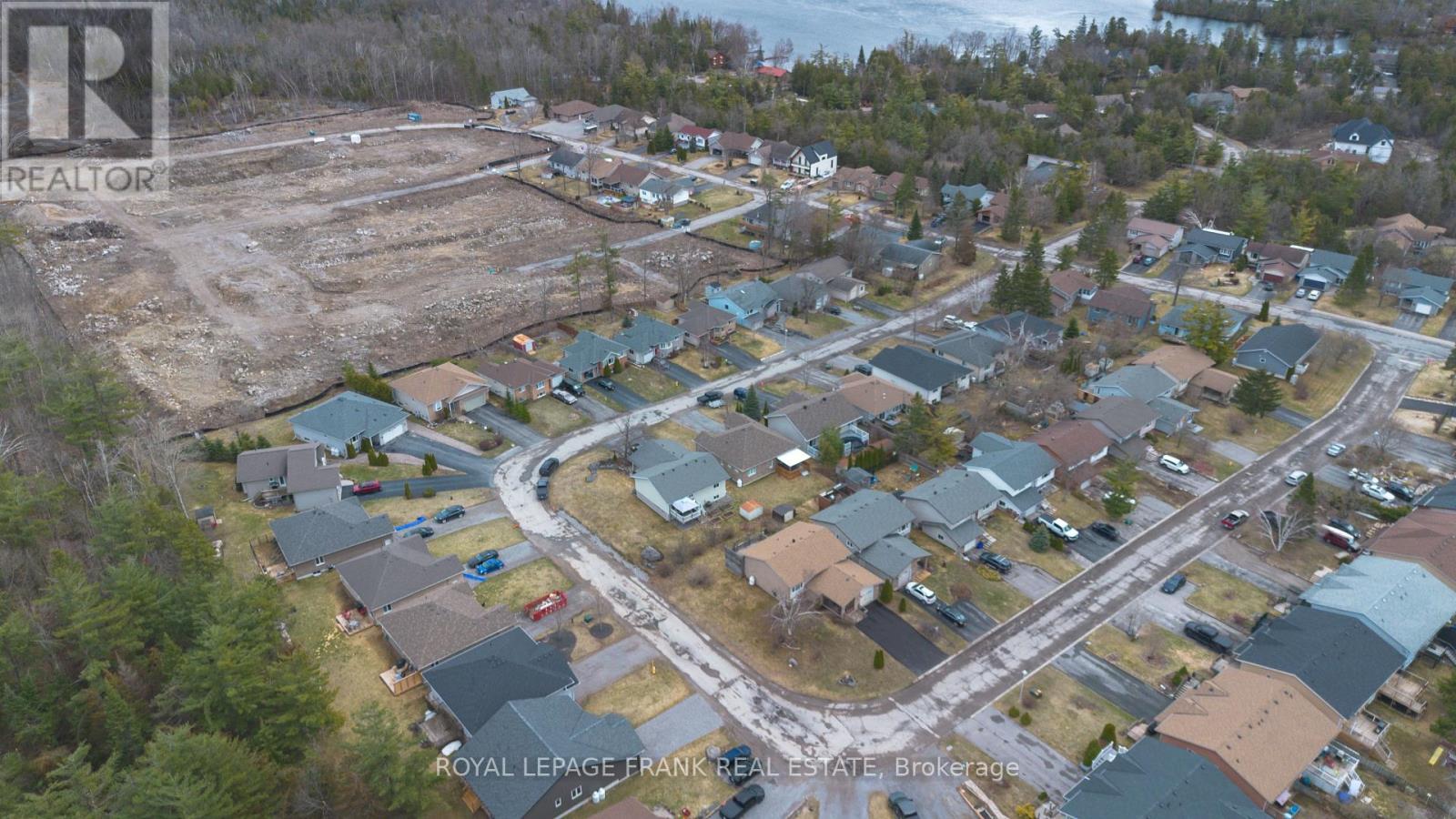 












44 BIRCH CRESCENT

,
Kawartha Lakes (Bobcaygeon),




Ontario
K0M1A0

