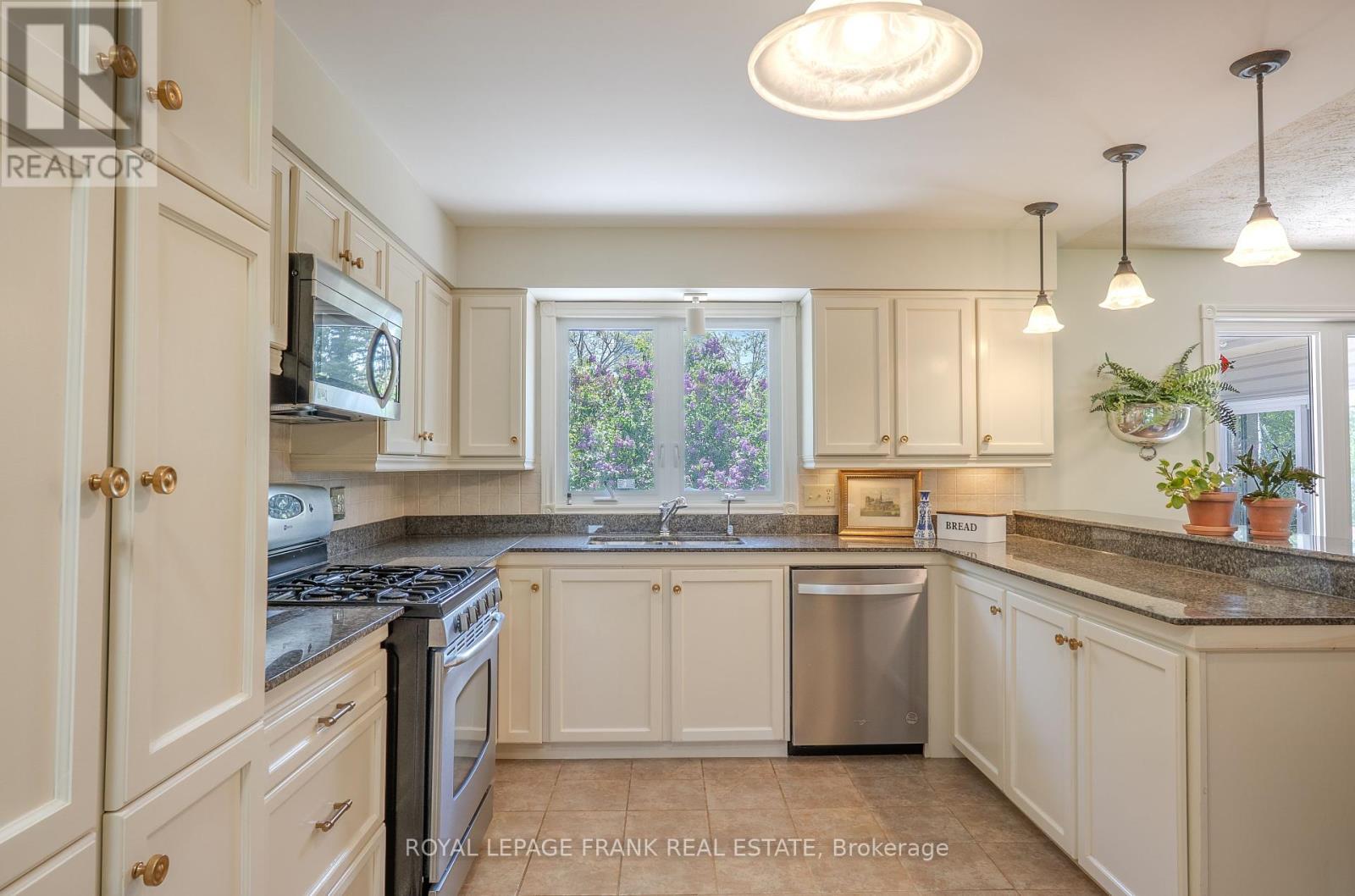 












10 ALMA ROAD

,
Kawartha Lakes (Verulam),




Ontario
K0M1A0

