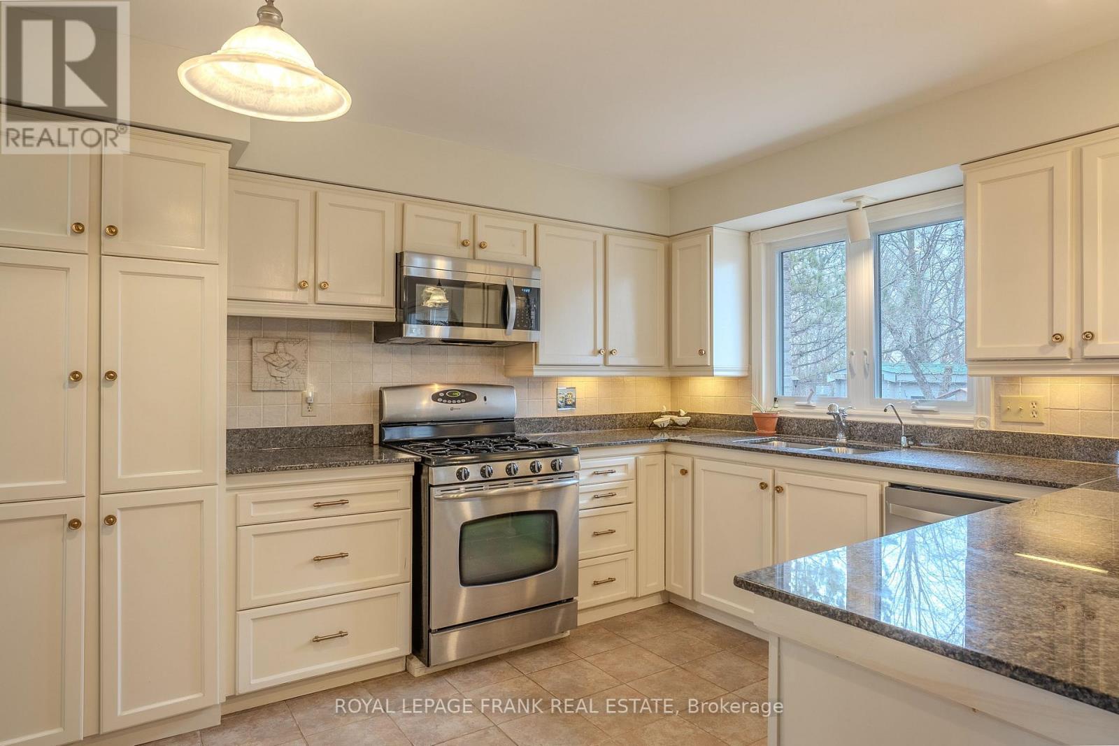 












10 ALMA ROAD

,
Kawartha Lakes (Verulam),




Ontario
K0M1A0


