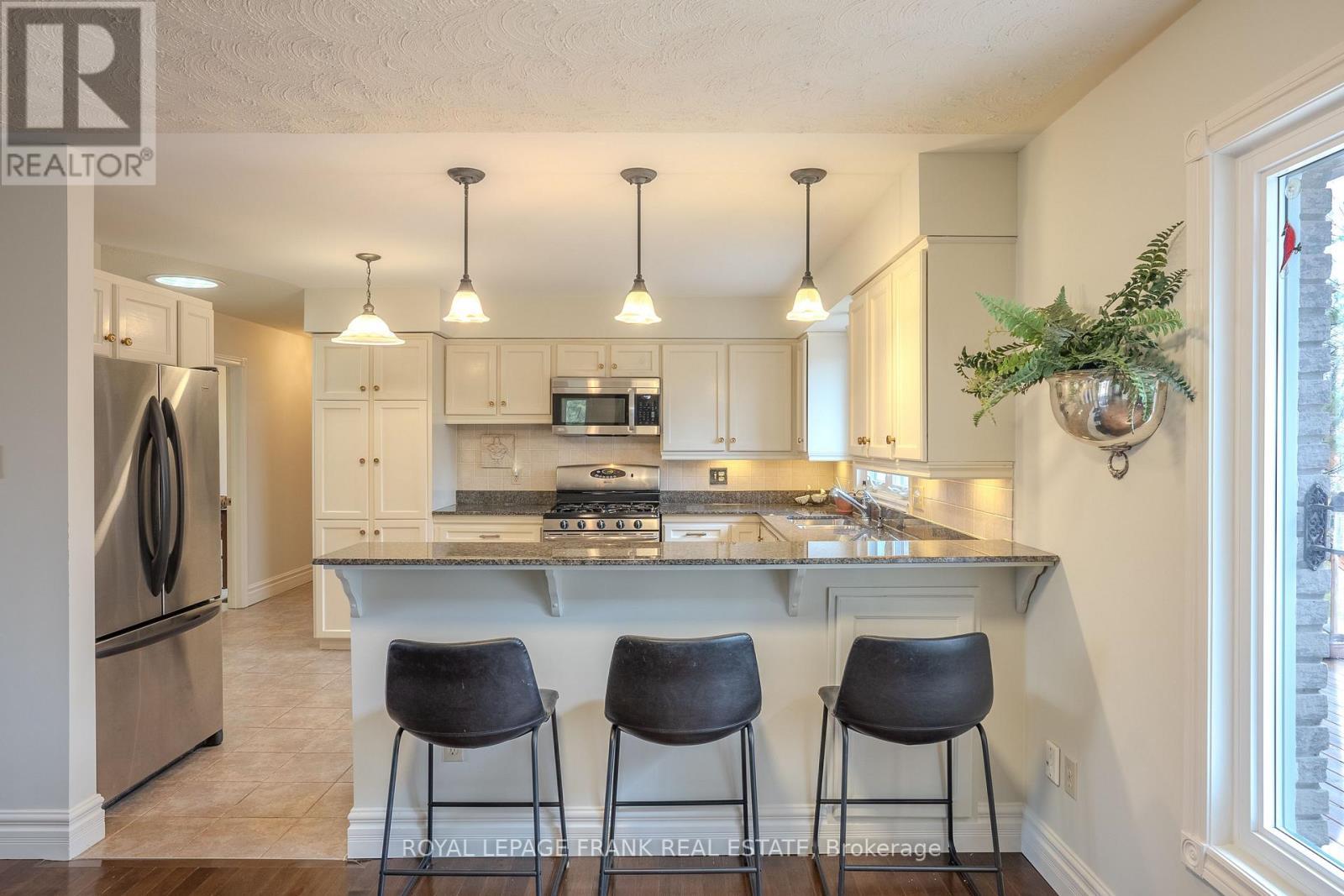 












10 ALMA ROAD

,
Kawartha Lakes (Verulam),




Ontario
K0M1A0

