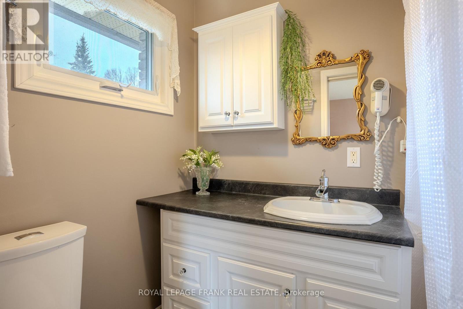 












10 ALMA ROAD

,
Kawartha Lakes (Verulam),




Ontario
K0M1A0

