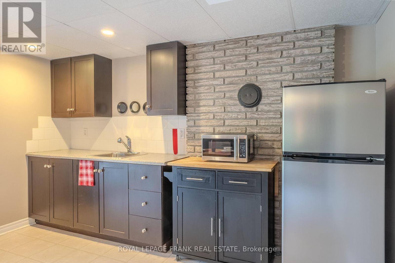 












10 ALMA ROAD

,
Kawartha Lakes (Verulam),




Ontario
K0M1A0

